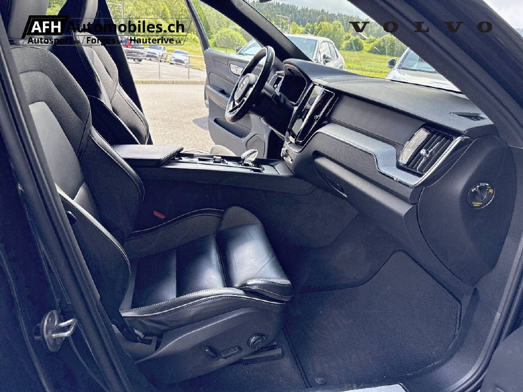 VOLVO XC60 2.0 T8 TE XCENTRIC Black Edition eAWD-image-16