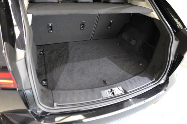 JAGUAR E-Pace P250 SE AWD-image-11