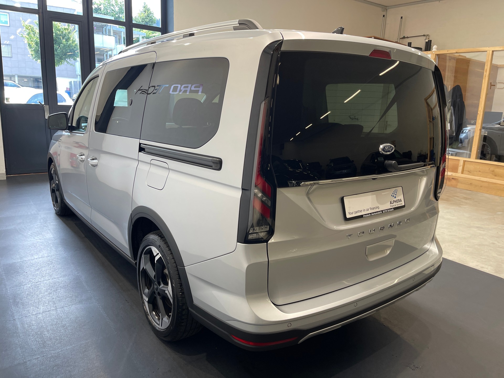 FORD Grand Tourneo Connect 2.0 EcoBlue Active Automat *7 PLATZ*-image-8