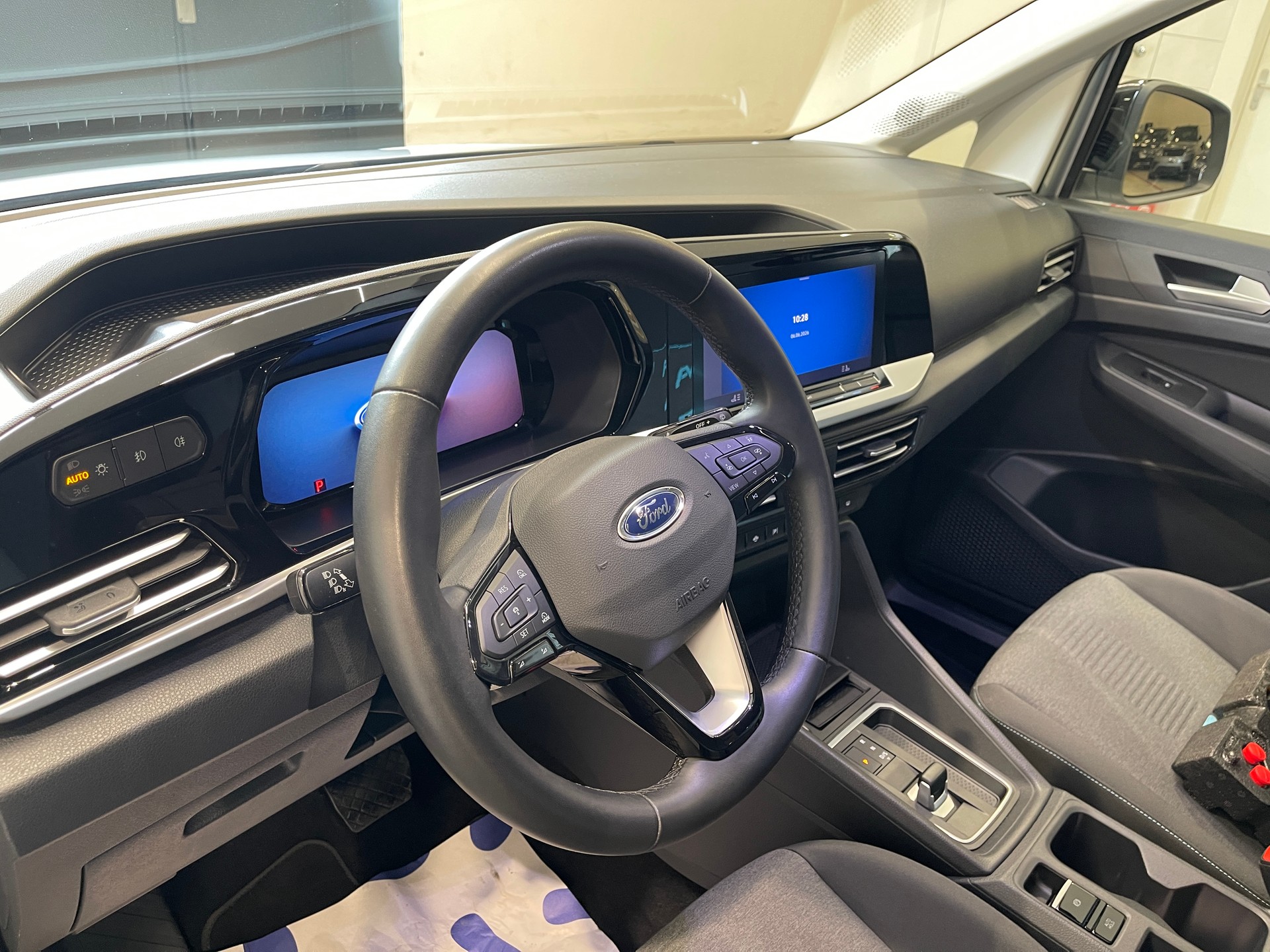 FORD Grand Tourneo Connect 2.0 EcoBlue Active Automat *7 PLATZ*-image-11
