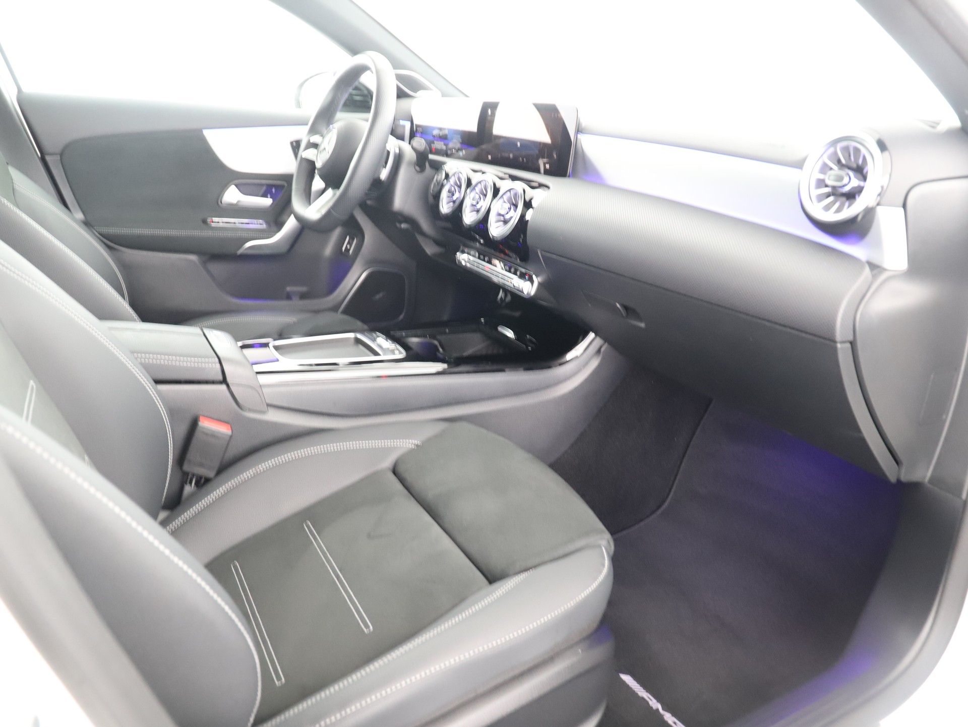 MERCEDES-BENZ A 250 e 8G-DCT-image-9
