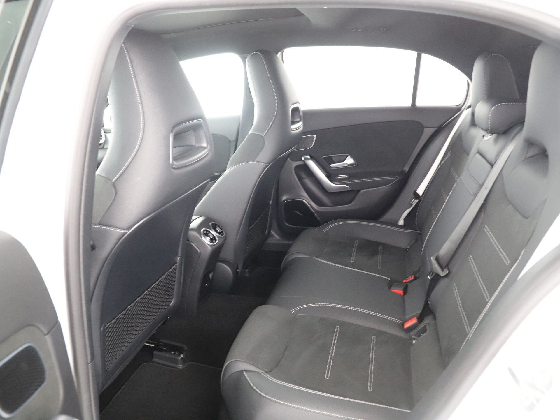 MERCEDES-BENZ A 250 e 8G-DCT-image-10