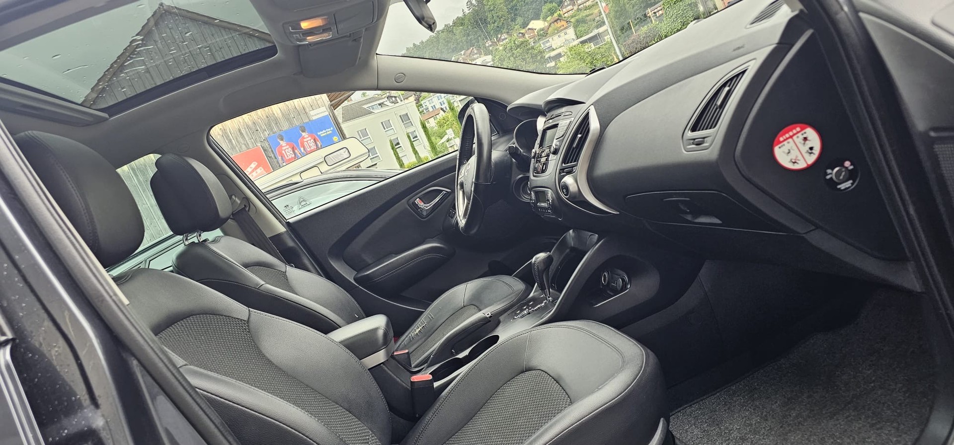 HYUNDAI iX 35 2.0 Style 4WD Automatic-image-9