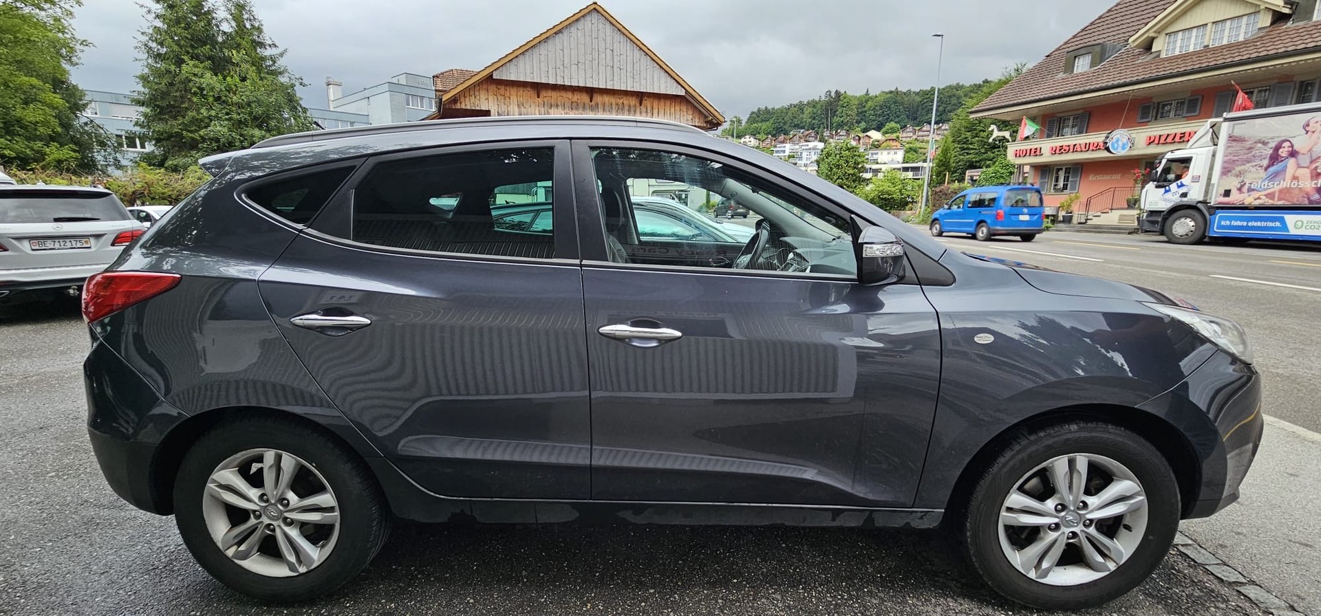 HYUNDAI iX 35 2.0 Style 4WD Automatic-image-3