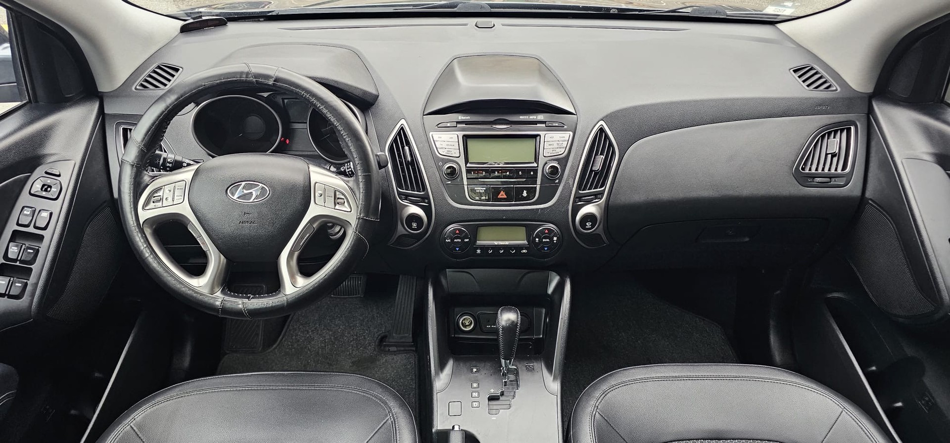 HYUNDAI iX 35 2.0 Style 4WD Automatic-image-10