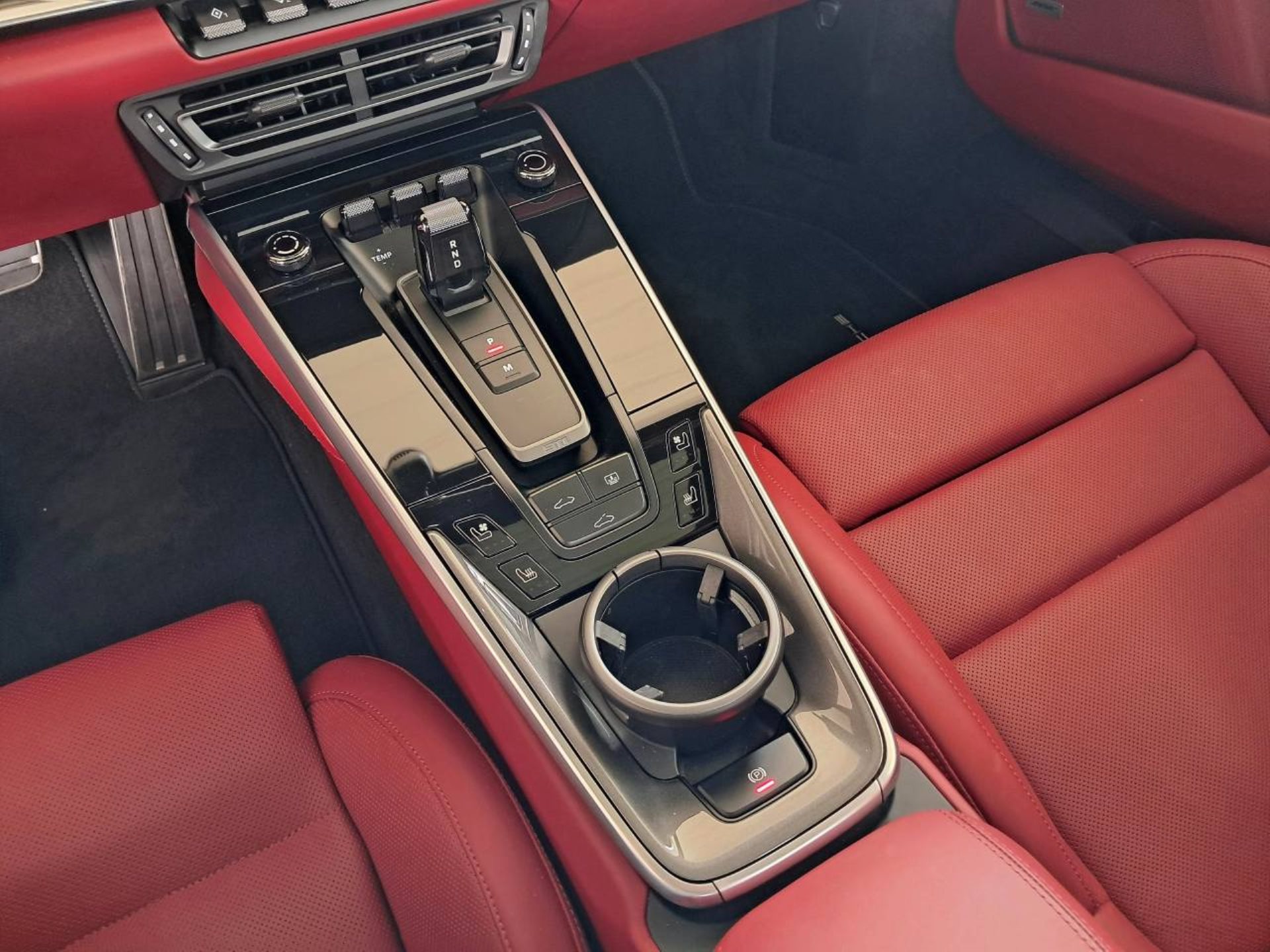 PORSCHE 911 Turbo S (MY22)-image-28