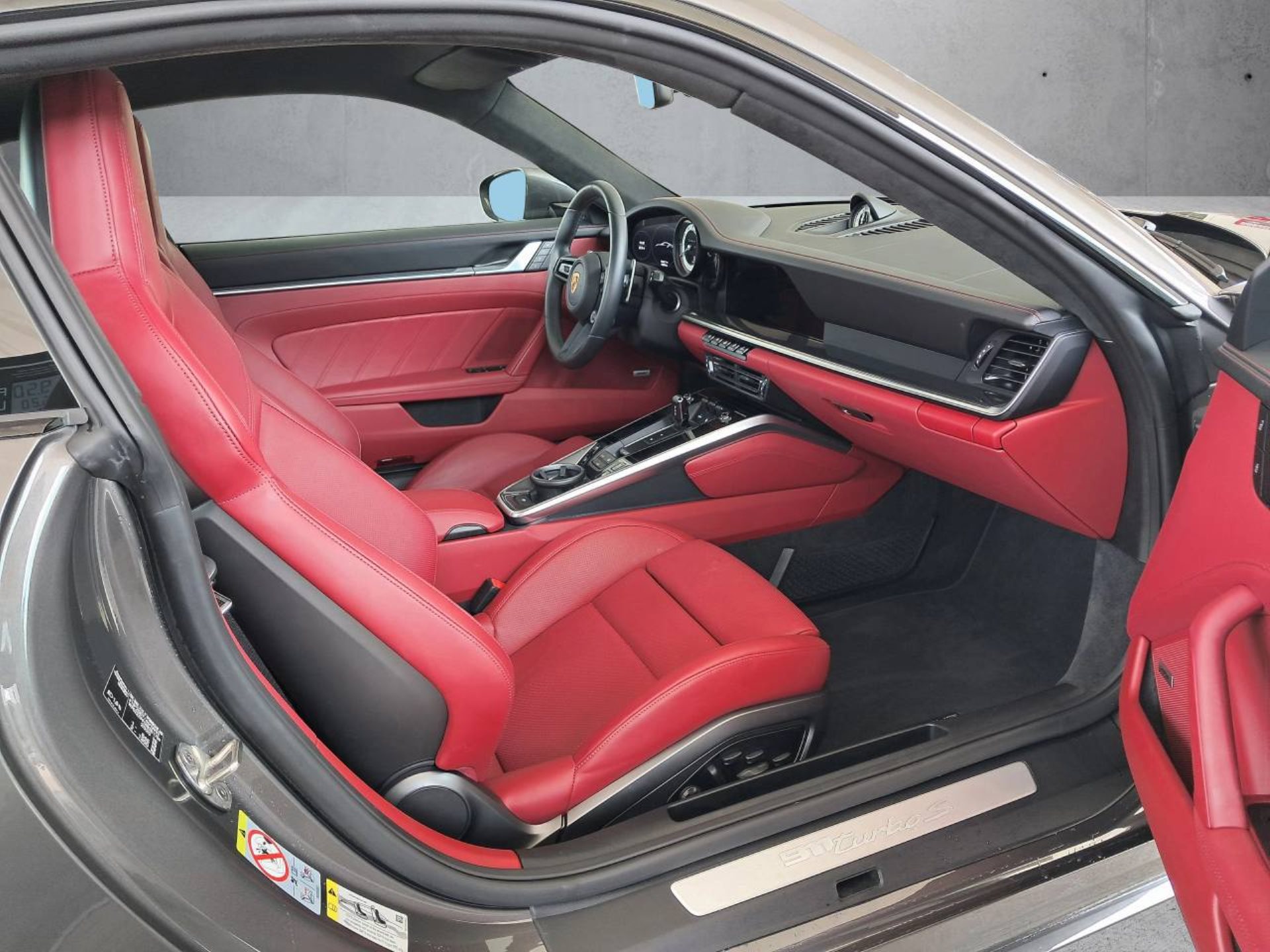 PORSCHE 911 Turbo S (MY22)-image-13