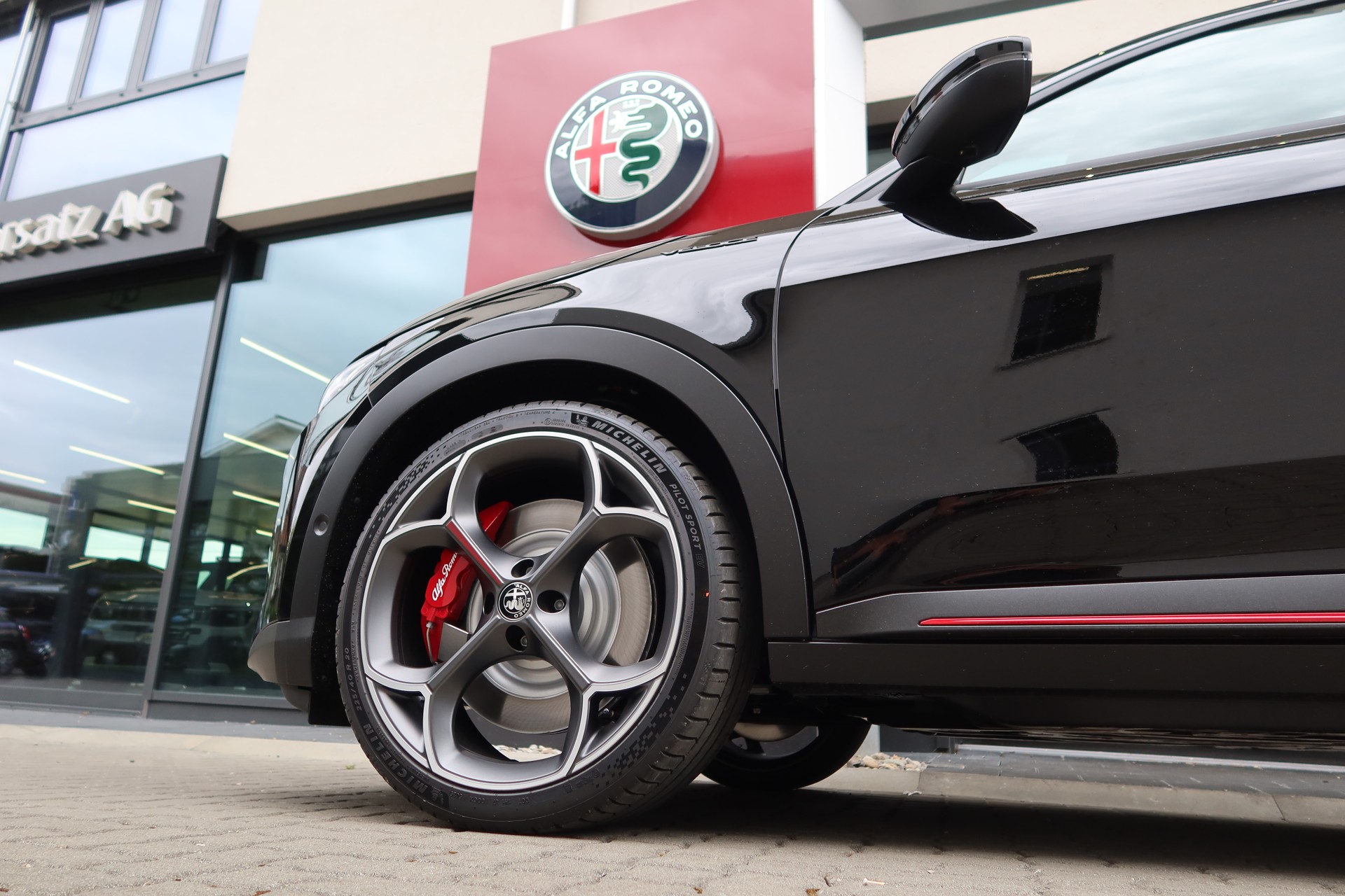 ALFA ROMEO Junior 280 54kWh Veloce Sport/Tech/Sky-image-7