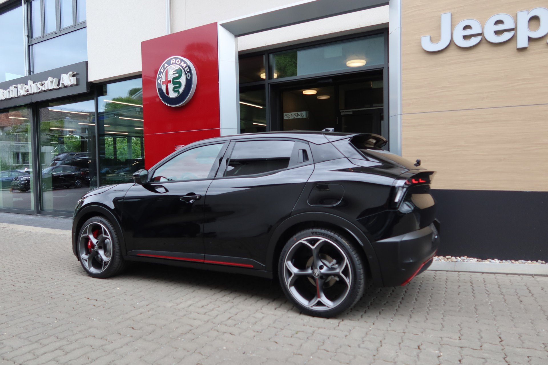 ALFA ROMEO Junior 280 54kWh Veloce Sport/Tech/Sky-image-5