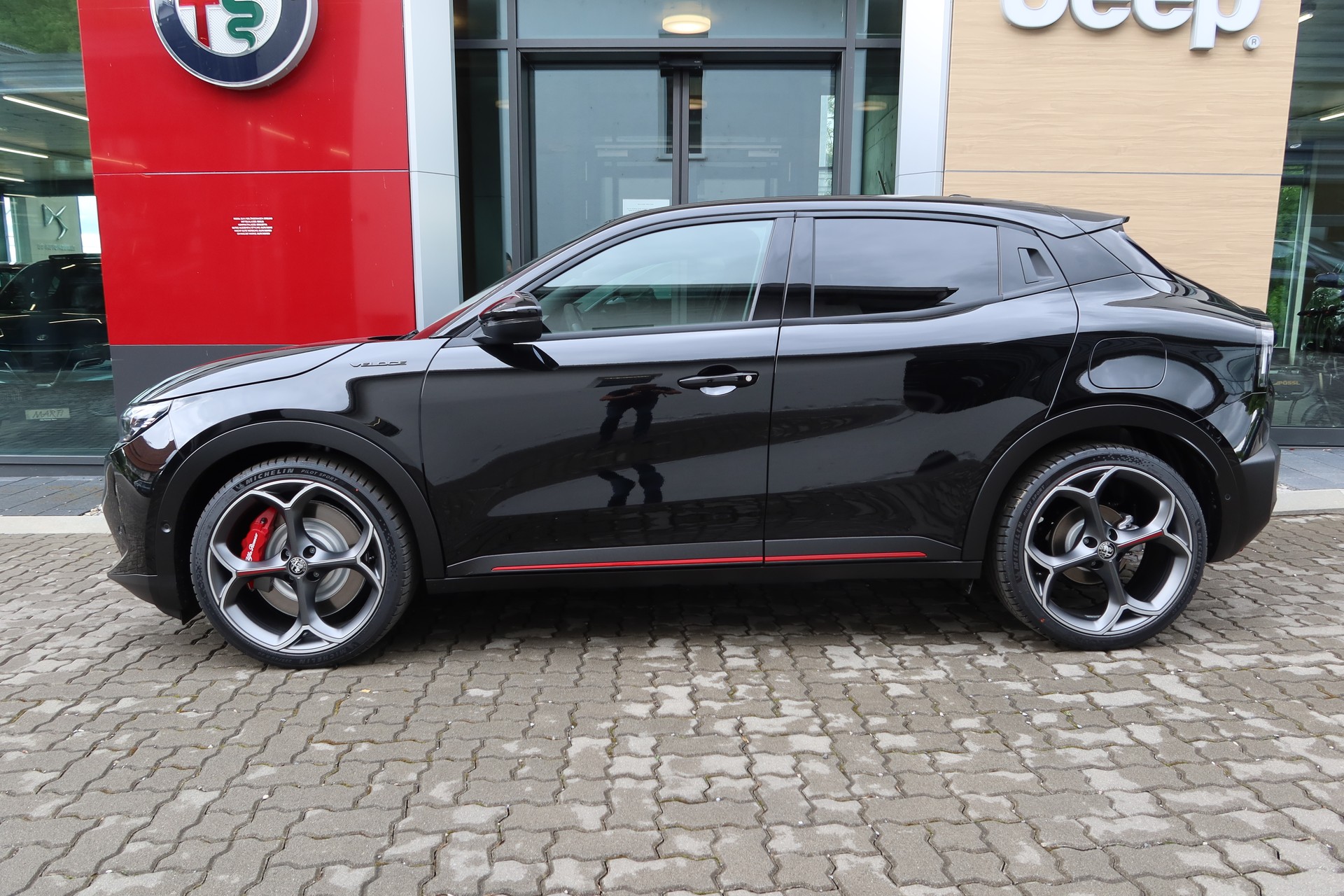 ALFA ROMEO Junior 280 54kWh Veloce-image-2