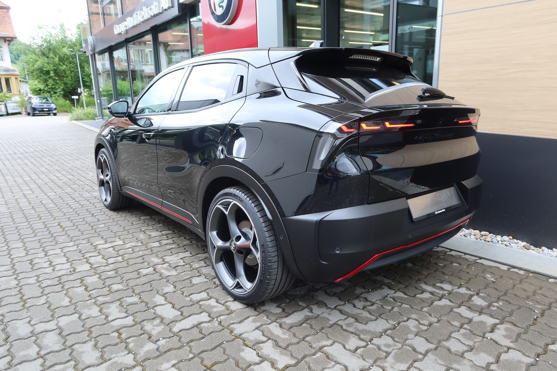 ALFA ROMEO Junior 280 54kWh Veloce-image-3