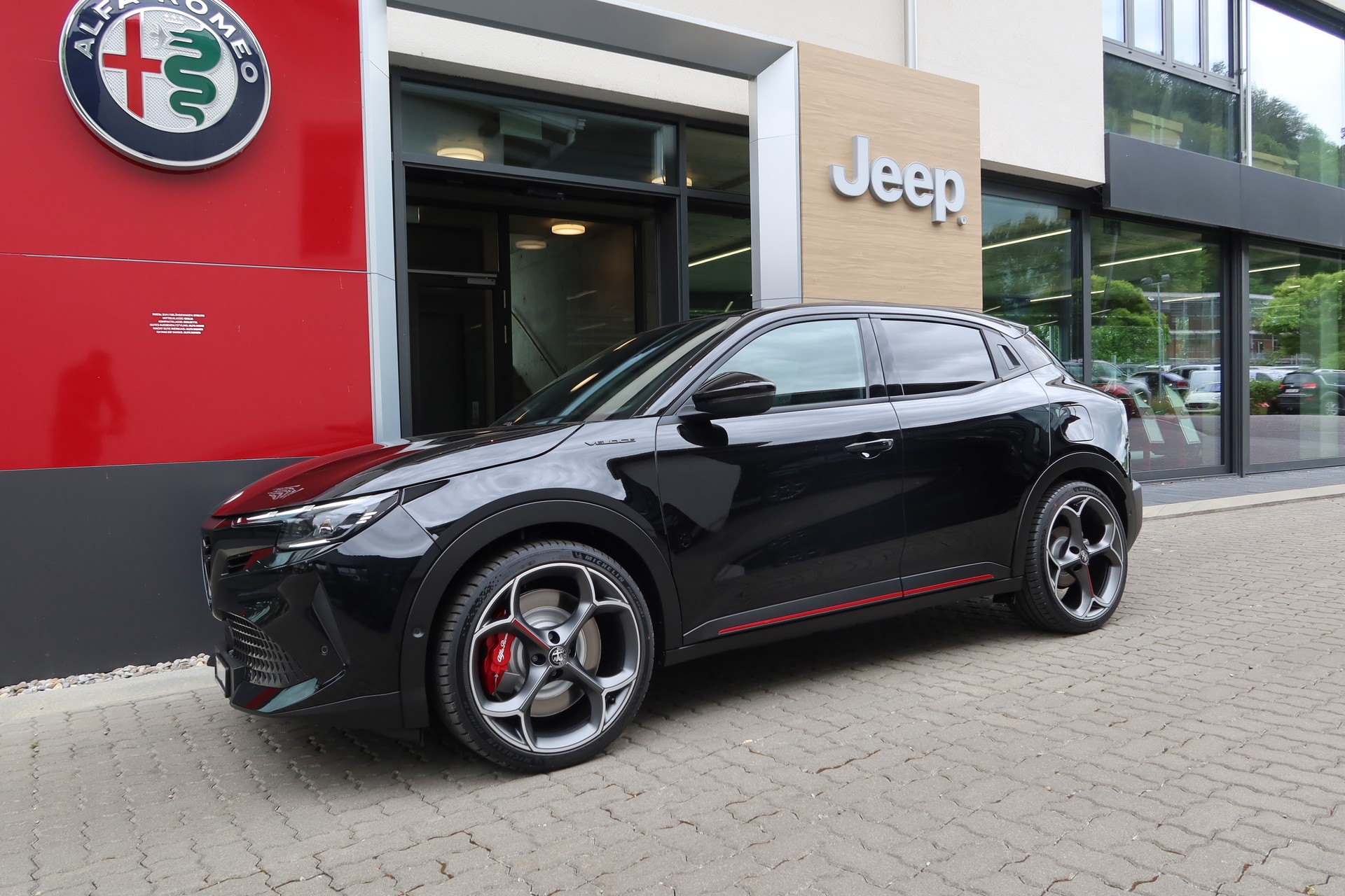 ALFA ROMEO Junior 280 54kWh Veloce Sport/Tech/Sky-image-2