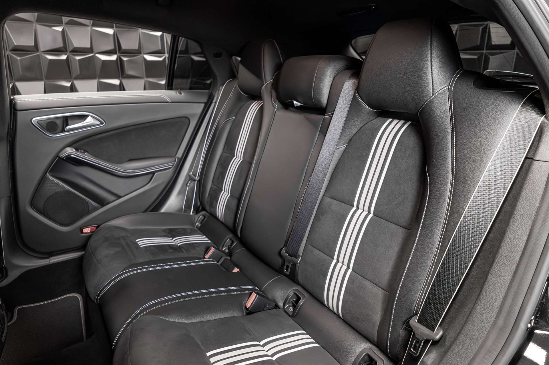 MERCEDES-BENZ CLA Shooting Brake 250 Sport 4Matic 7G-DCT-image-24
