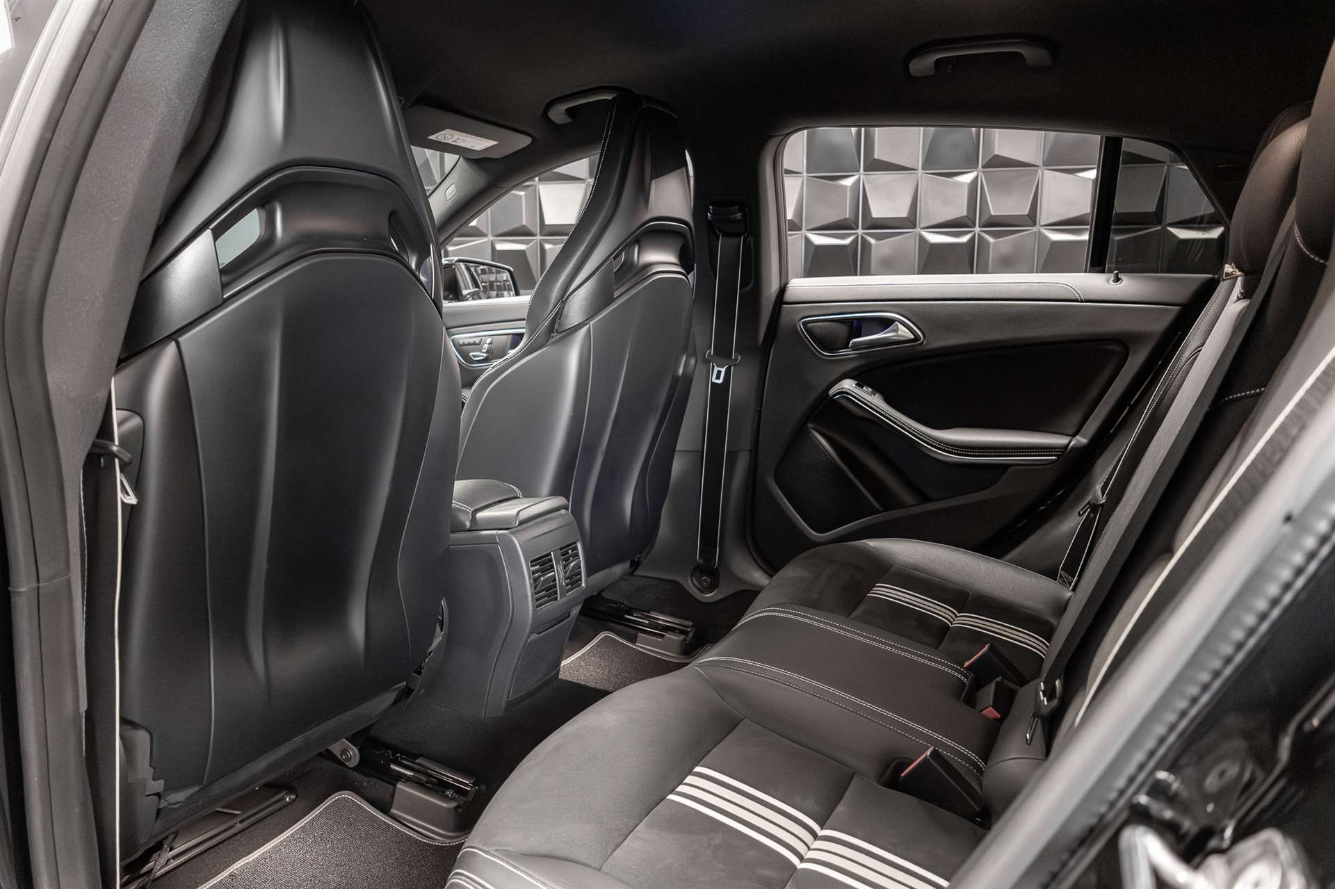 MERCEDES-BENZ CLA Shooting Brake 250 Sport 4Matic 7G-DCT-image-23