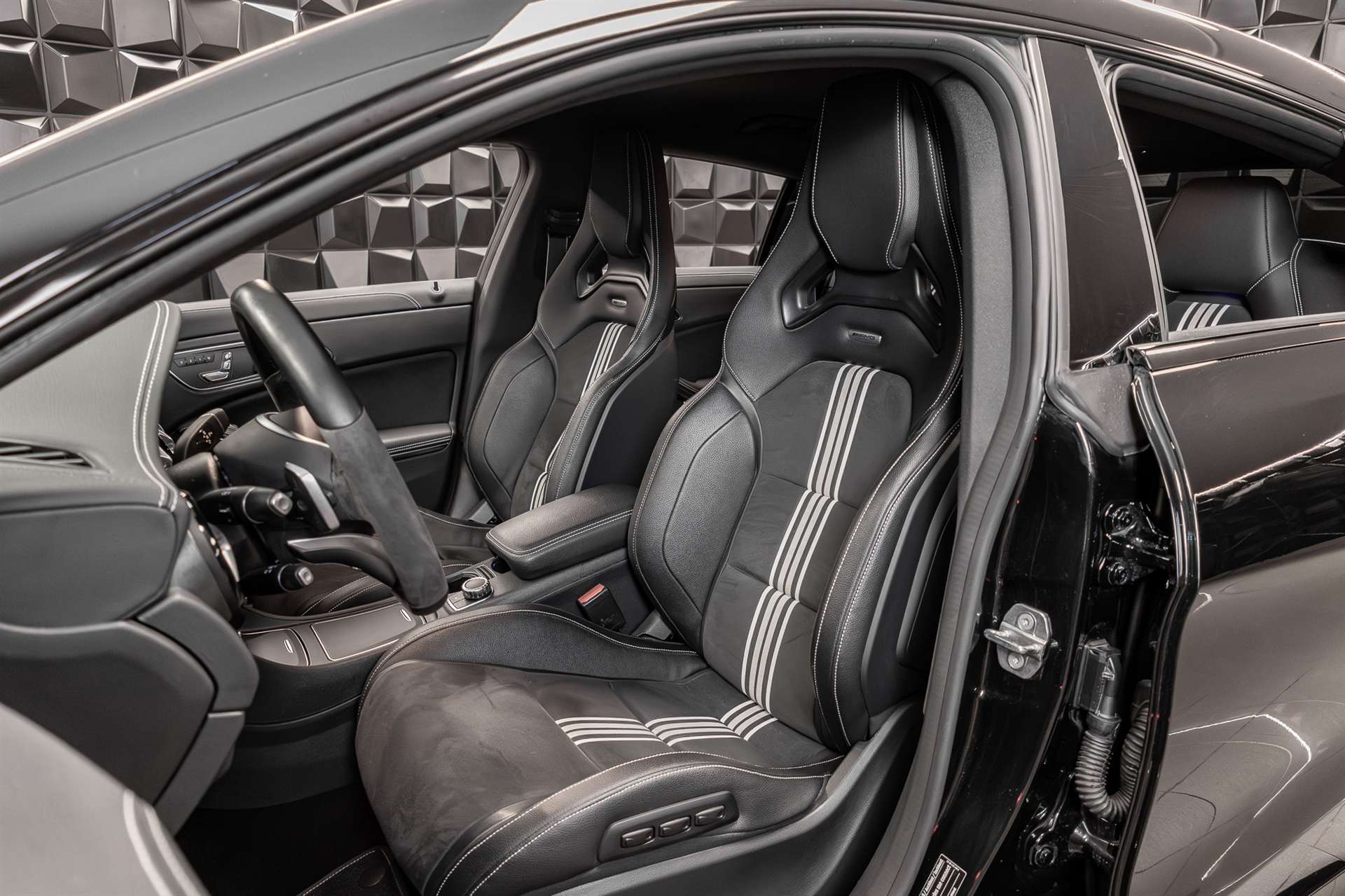 MERCEDES-BENZ CLA Shooting Brake 250 Sport 4Matic 7G-DCT-image-14