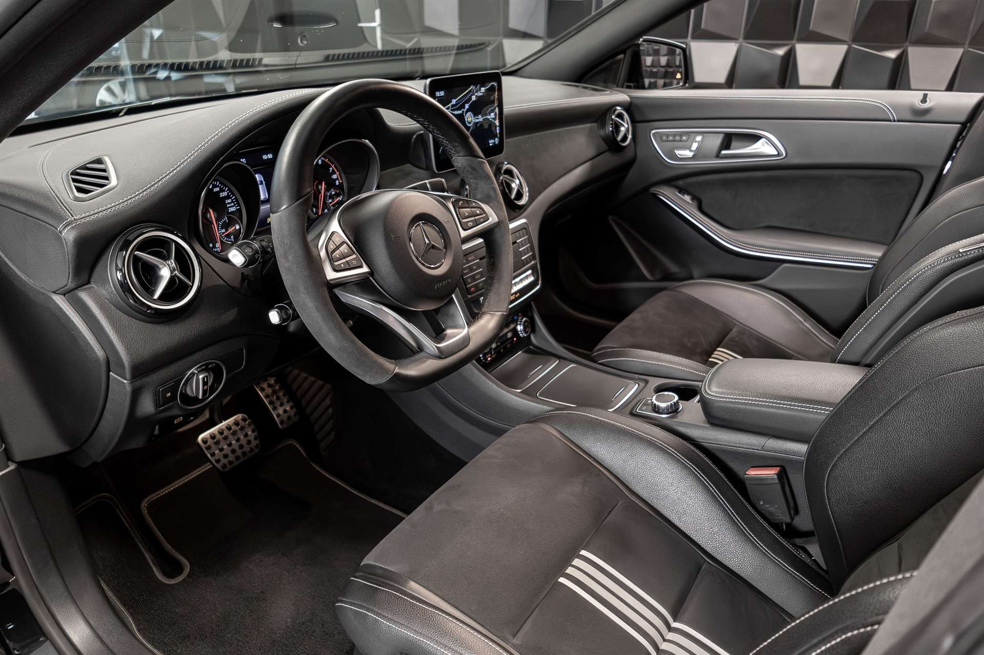 MERCEDES-BENZ CLA Shooting Brake 250 Sport 4Matic 7G-DCT-image-13