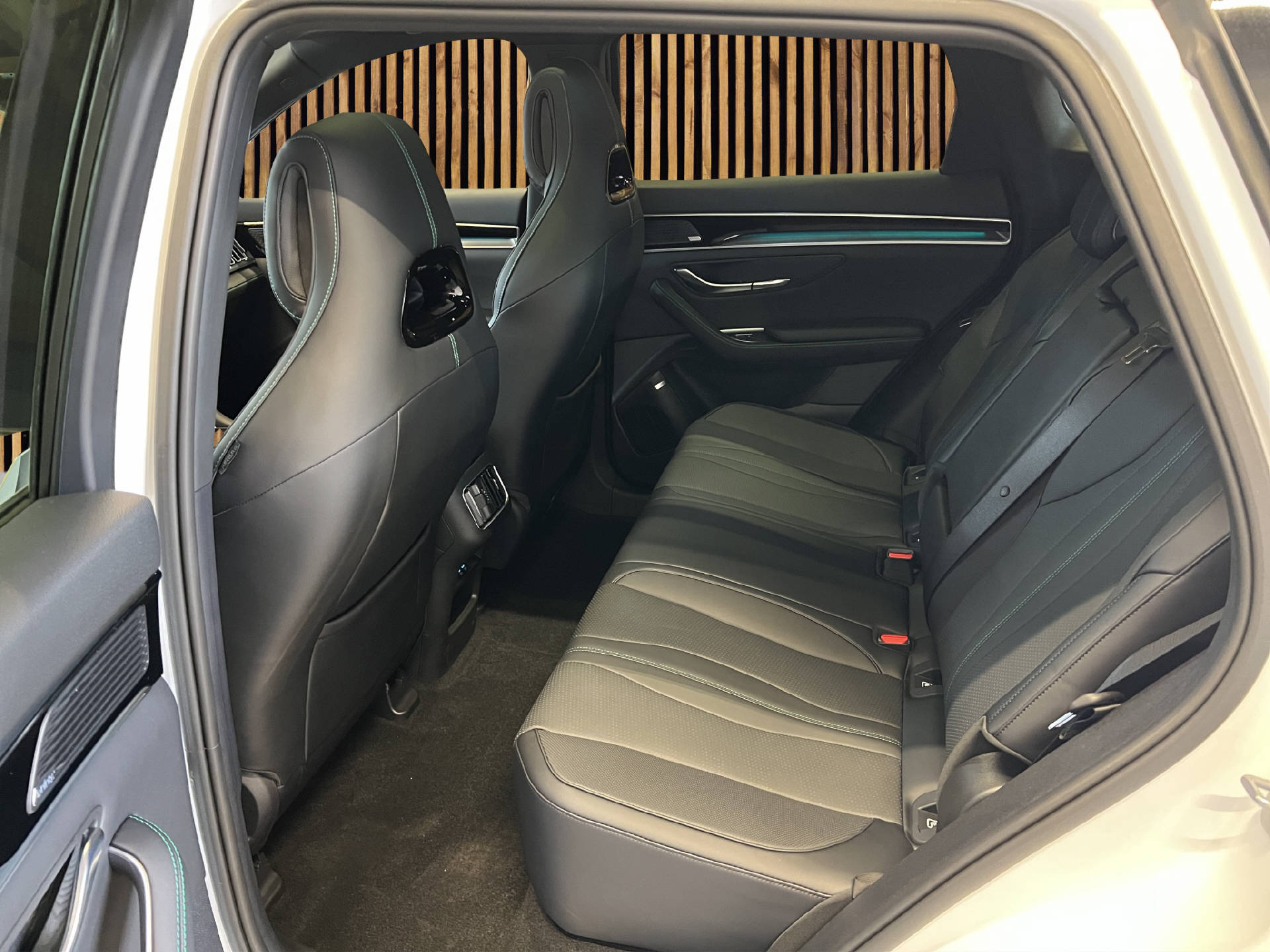 BYD Seal U DM-i Design AWD-image-11