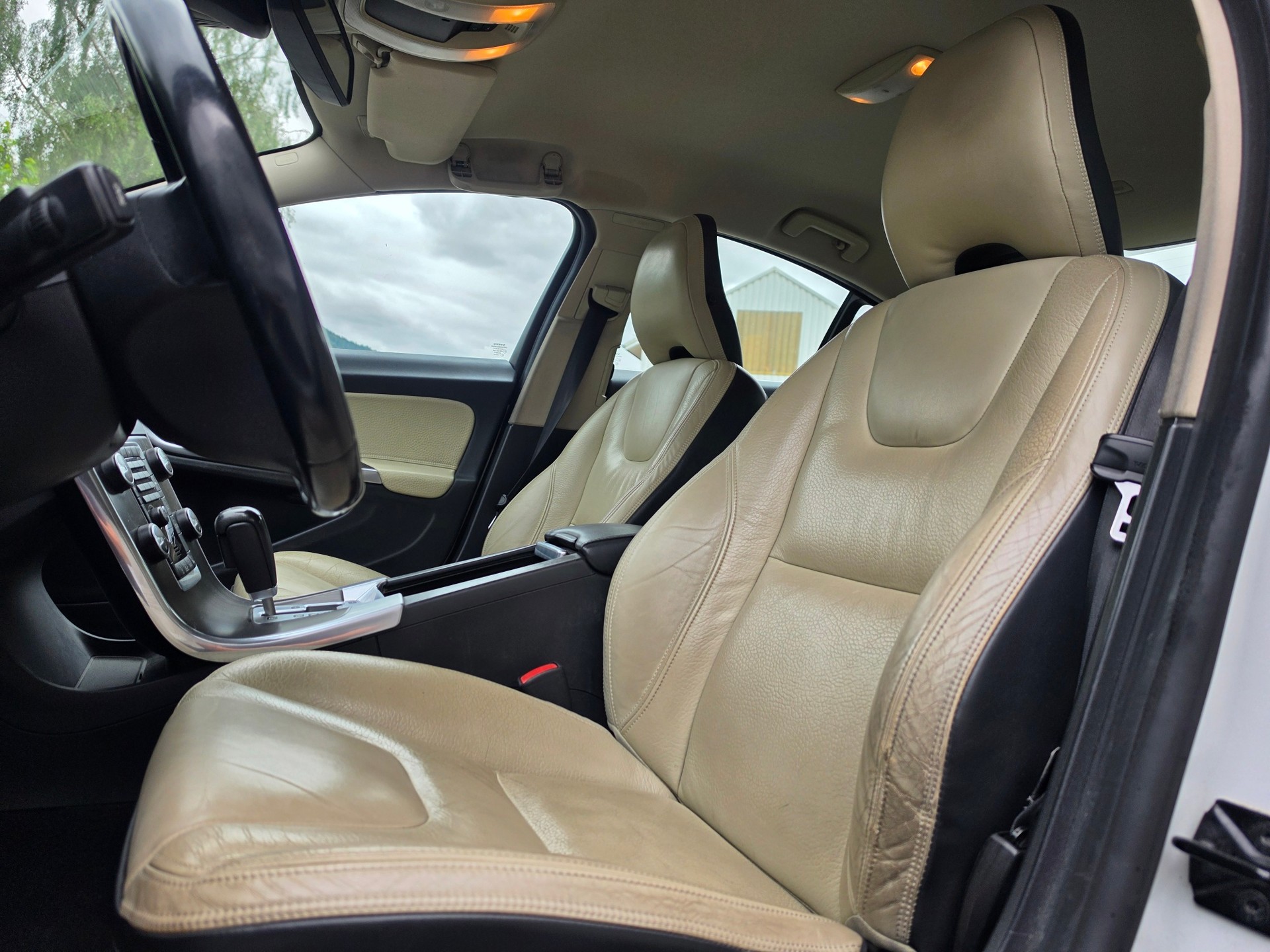VOLVO S60 D5 AWD Summum Geartronic-image-7