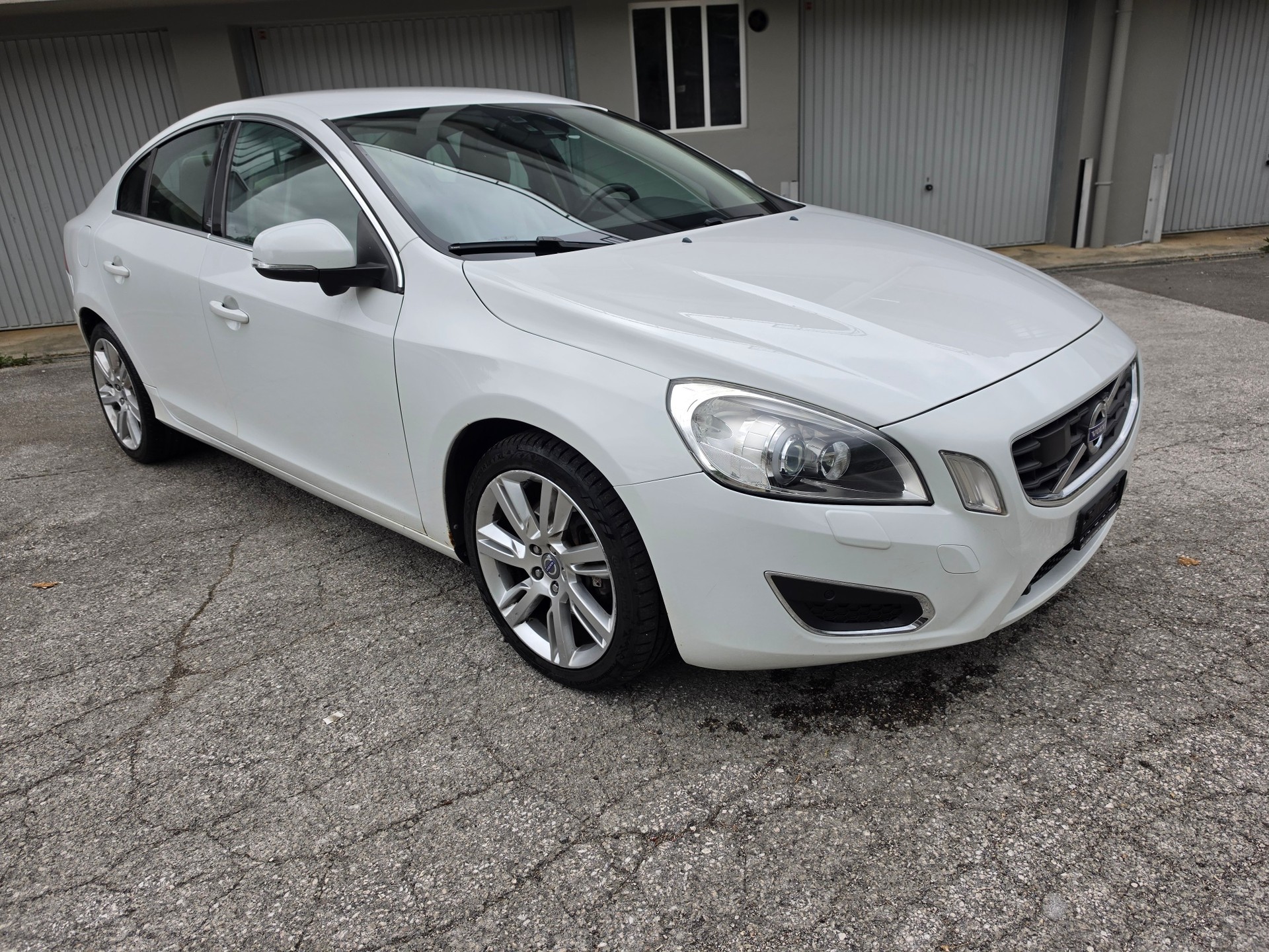 VOLVO S60 D5 AWD Summum Geartronic-image-2