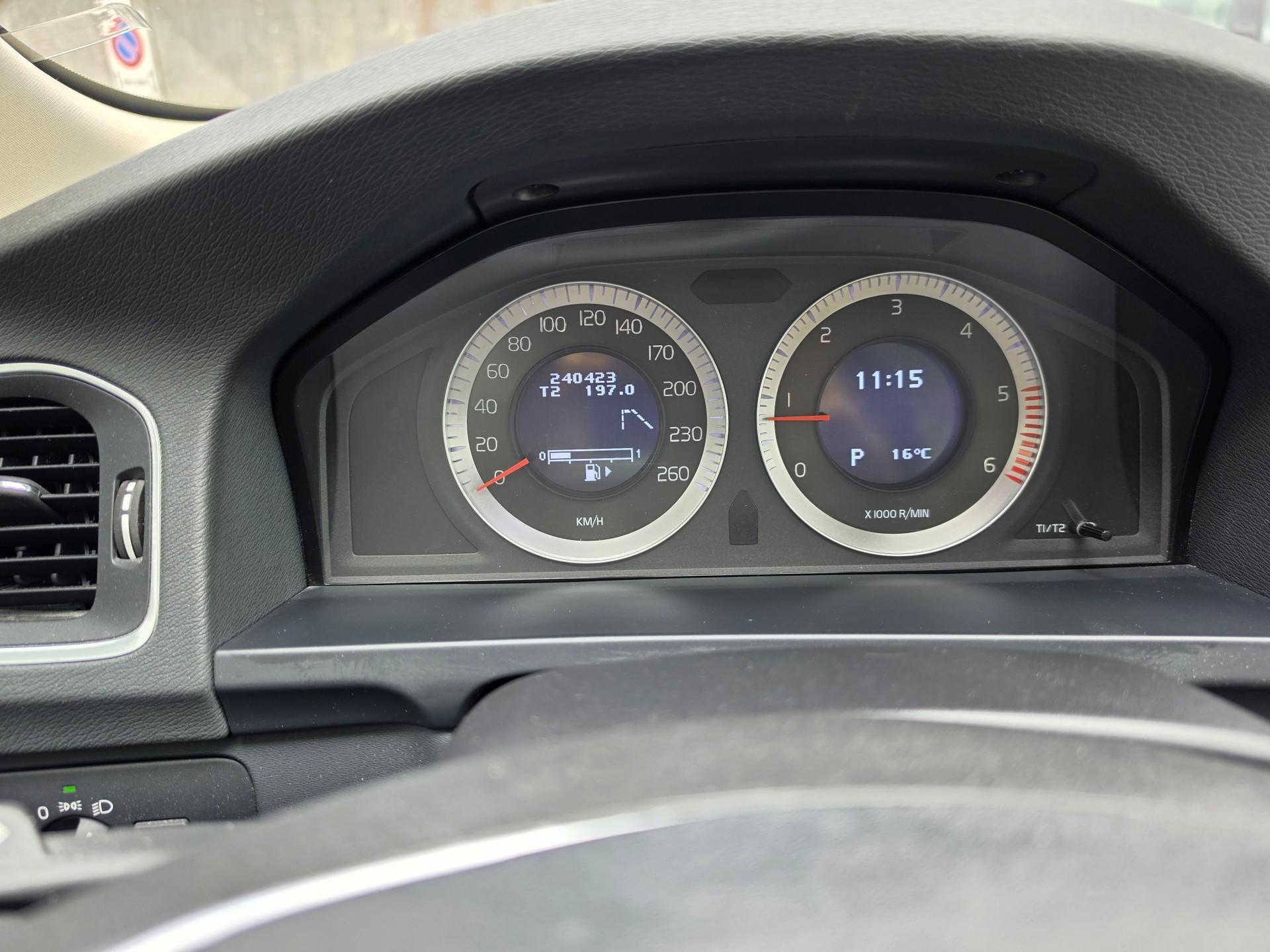 VOLVO S60 D5 AWD Summum Geartronic-image-12