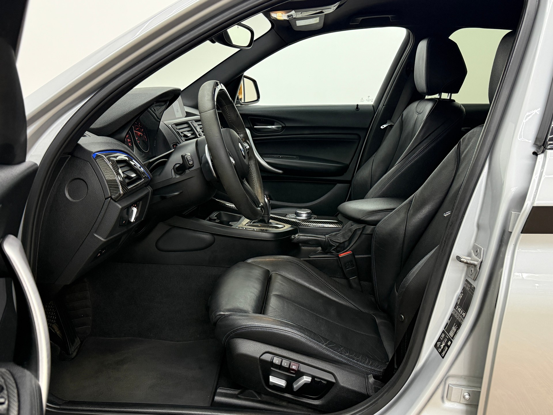 BMW M140i xDrive Steptronic-image-18