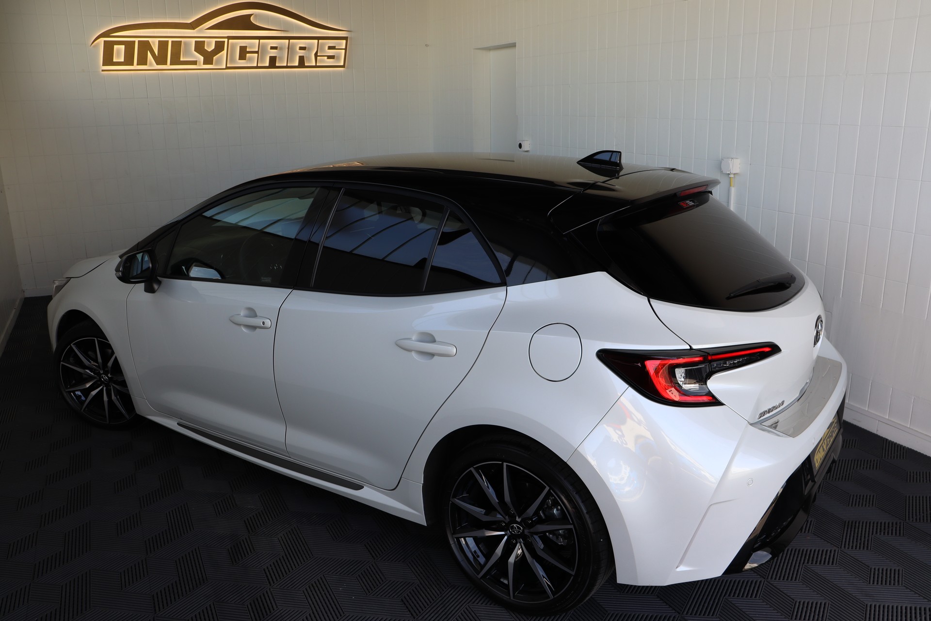 TOYOTA Corolla 2.0 HSD GR Sport e- CVT-image-8