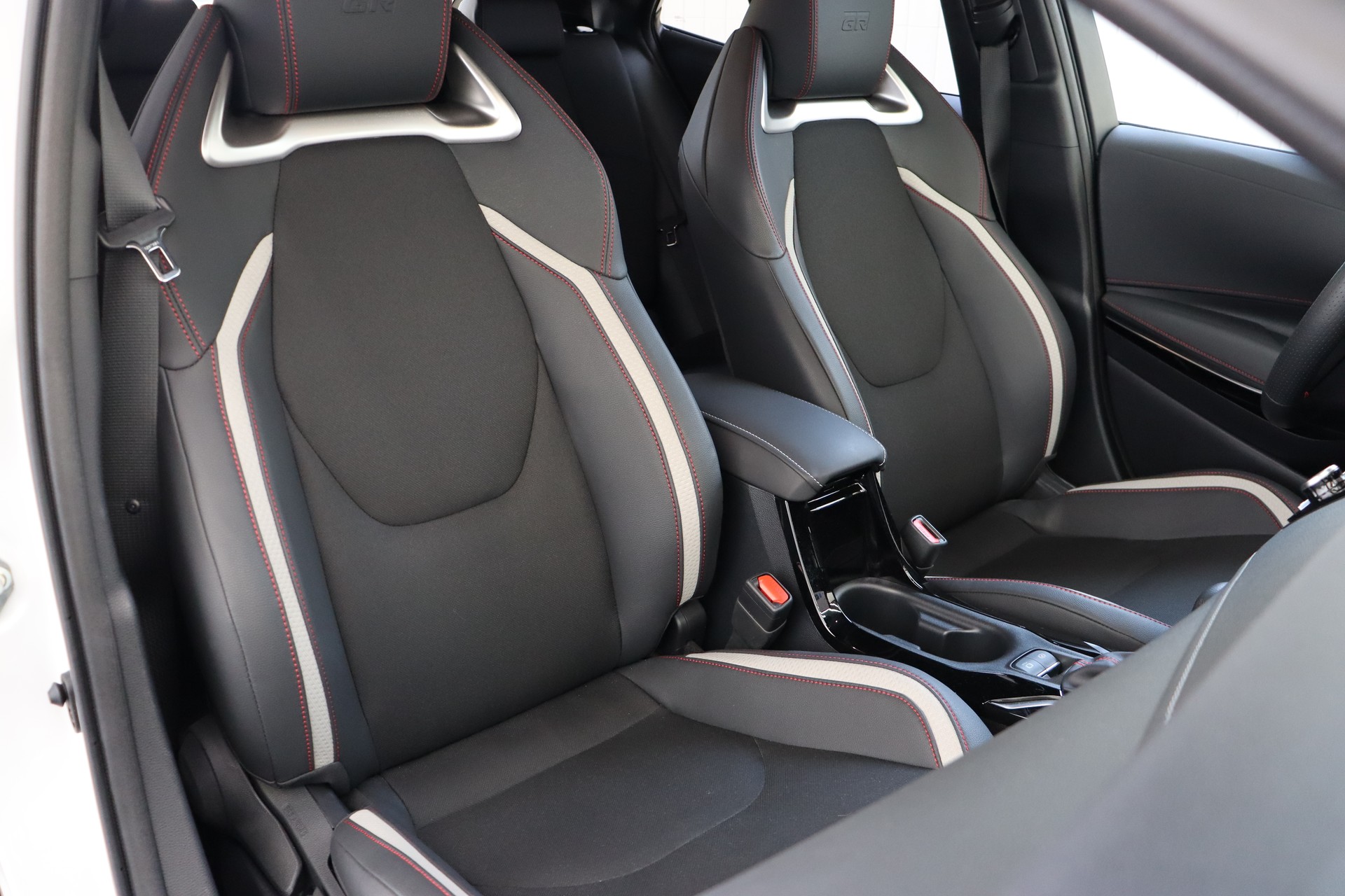 TOYOTA Corolla 2.0 HSD GR Sport e- CVT-image-15