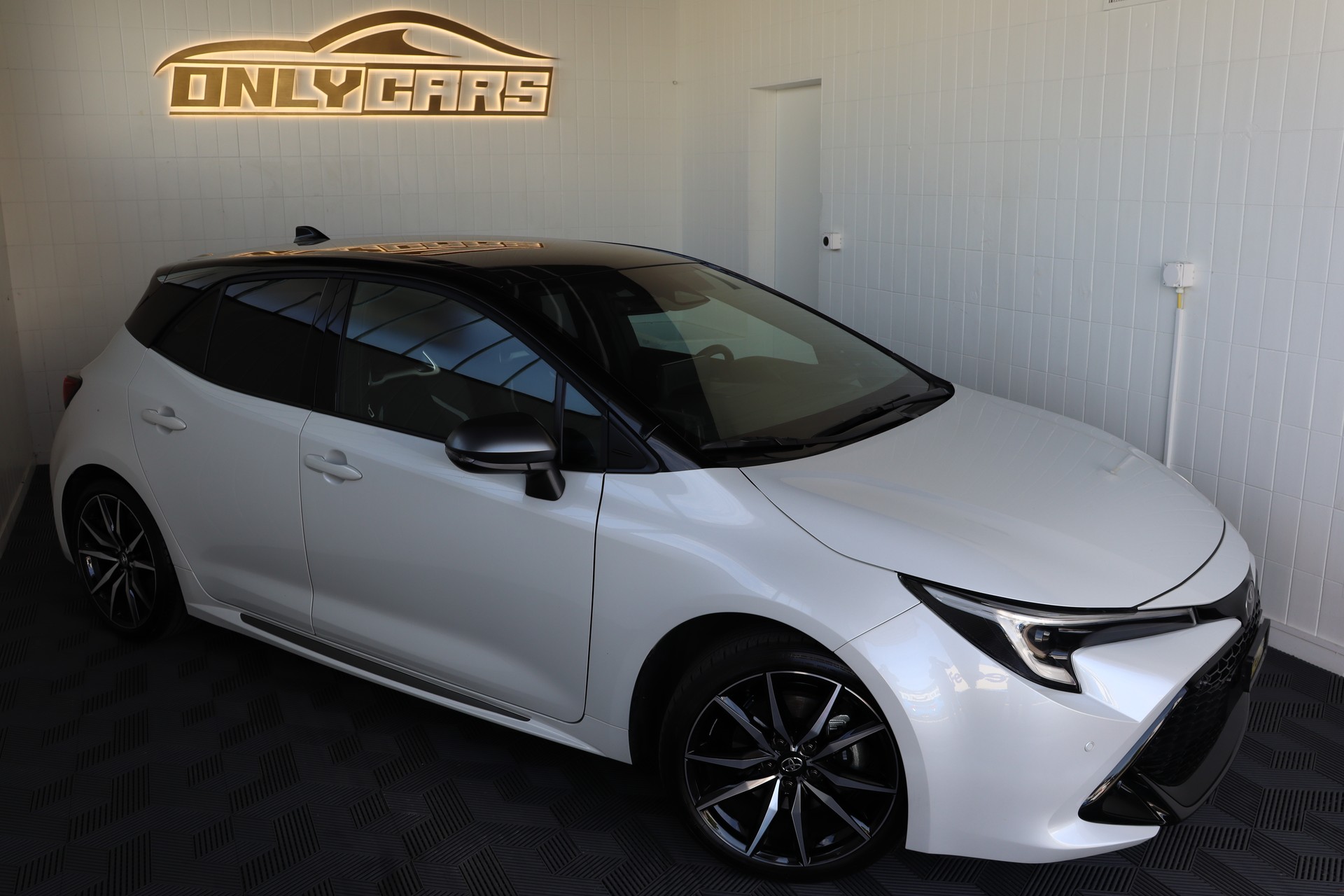 TOYOTA Corolla Touring Sports 2.0 HSD GR Sport e-CVT-showroom-element-3