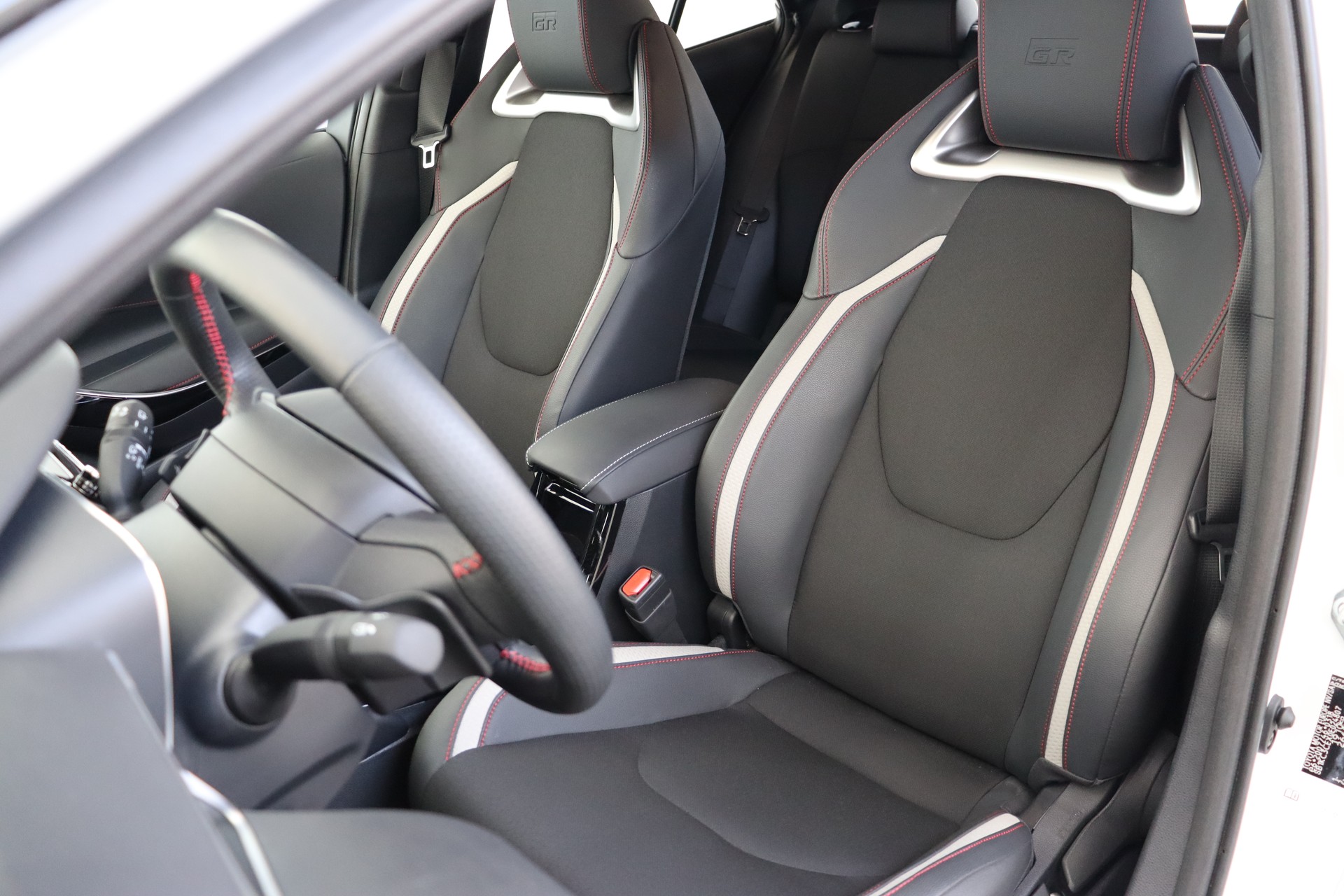 TOYOTA Corolla 2.0 HSD GR Sport e- CVT-image-13
