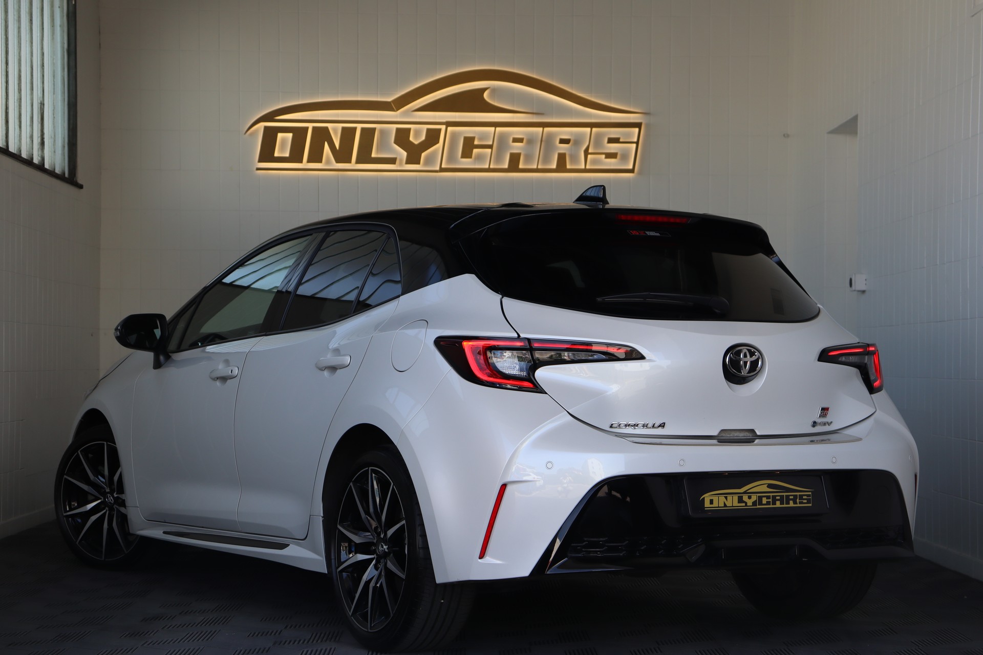 TOYOTA Corolla 2.0 HSD GR Sport e- CVT-image-6
