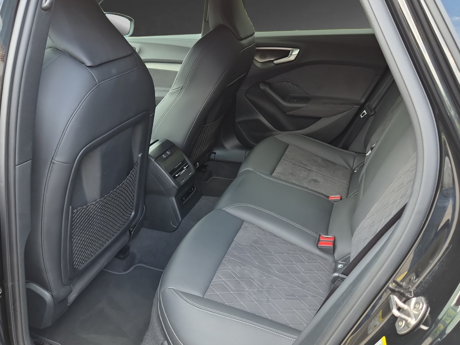AUDI A5 Avant TDI quattro 150 kW S tronic-image-6
