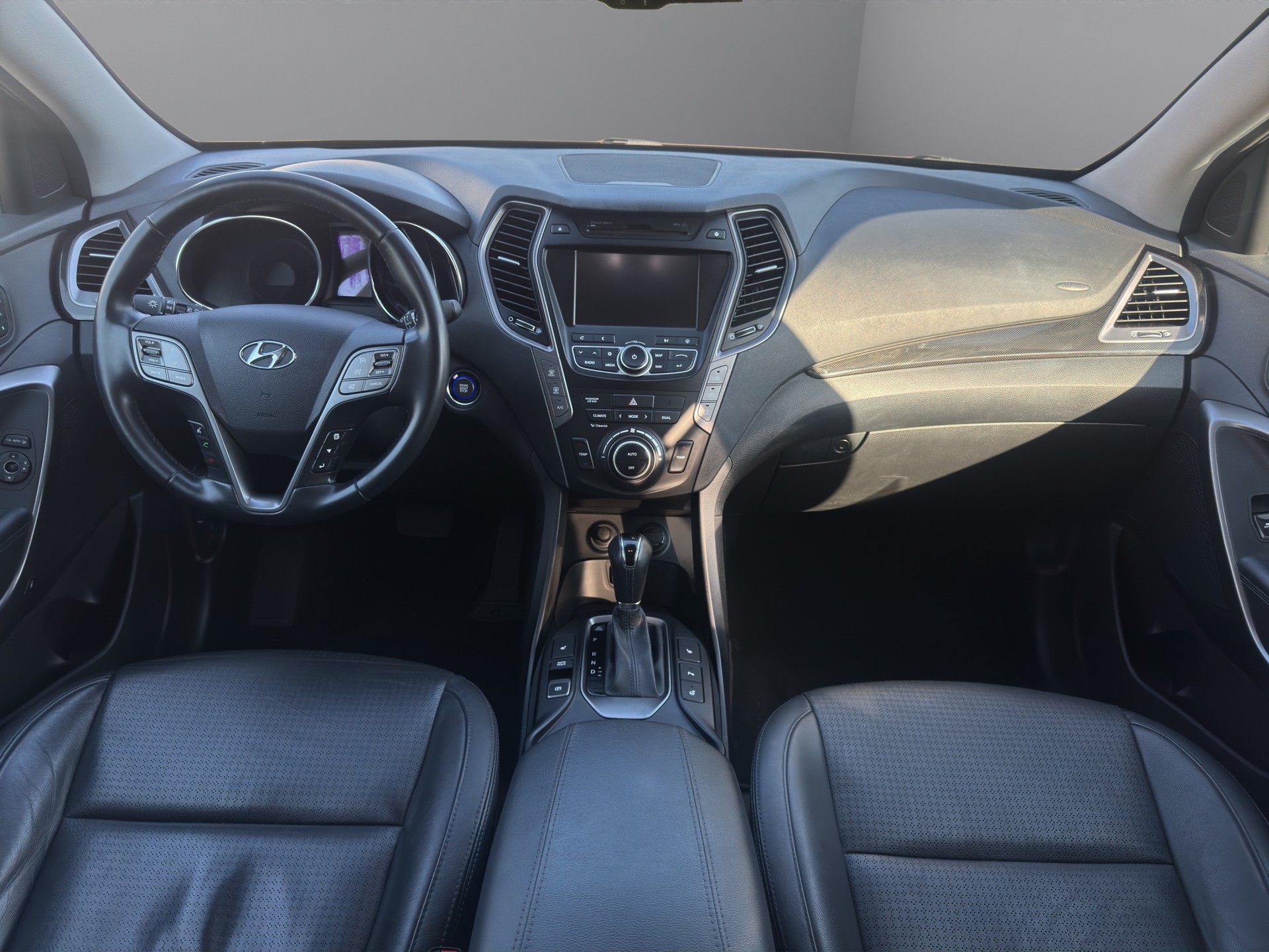 HYUNDAI Santa Fe 2.2 CRDI Style 4WD Automatic-image-15