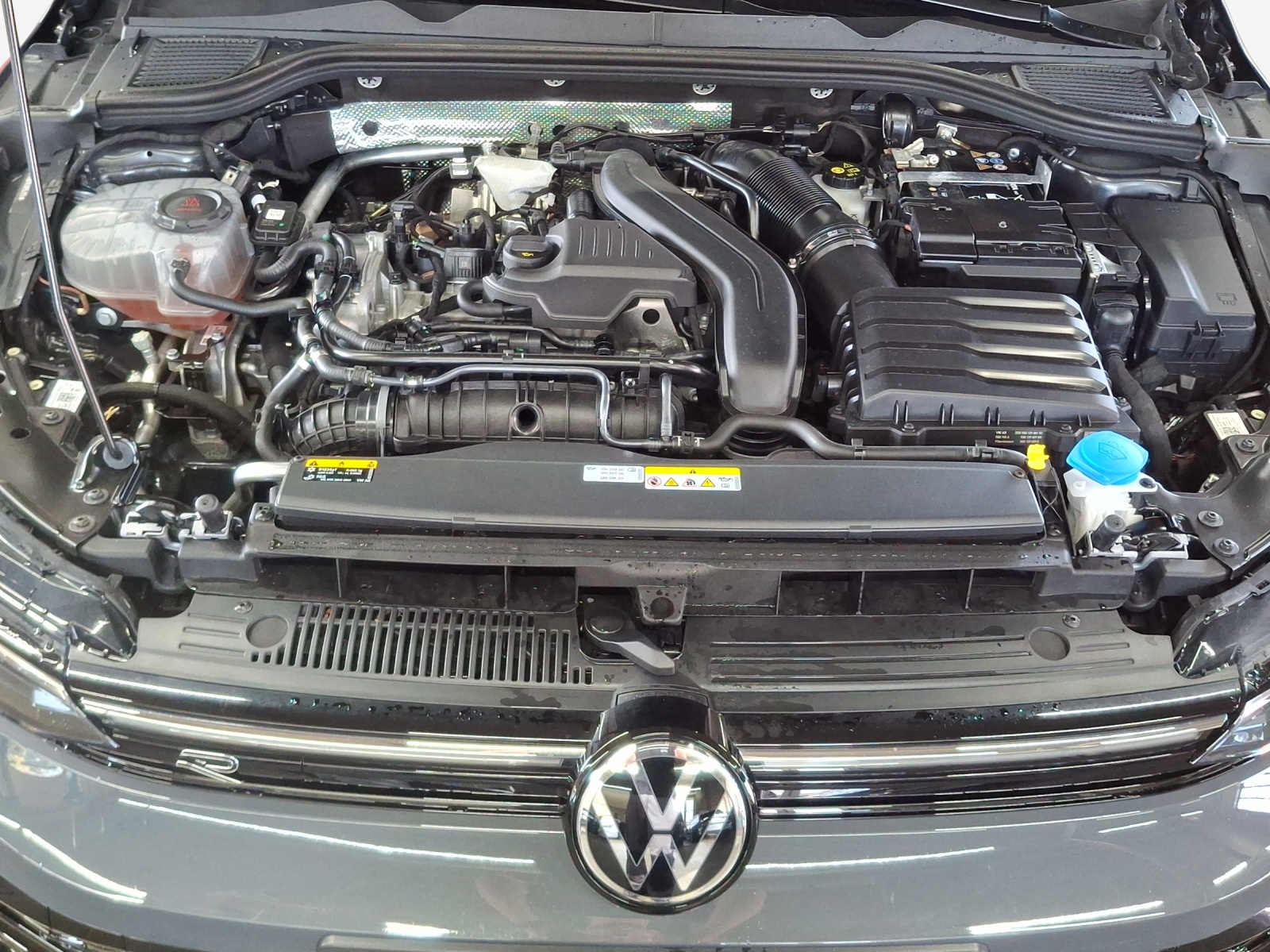 VW Golf 1.5 e TSI mHEV R-Line DSG-image-15