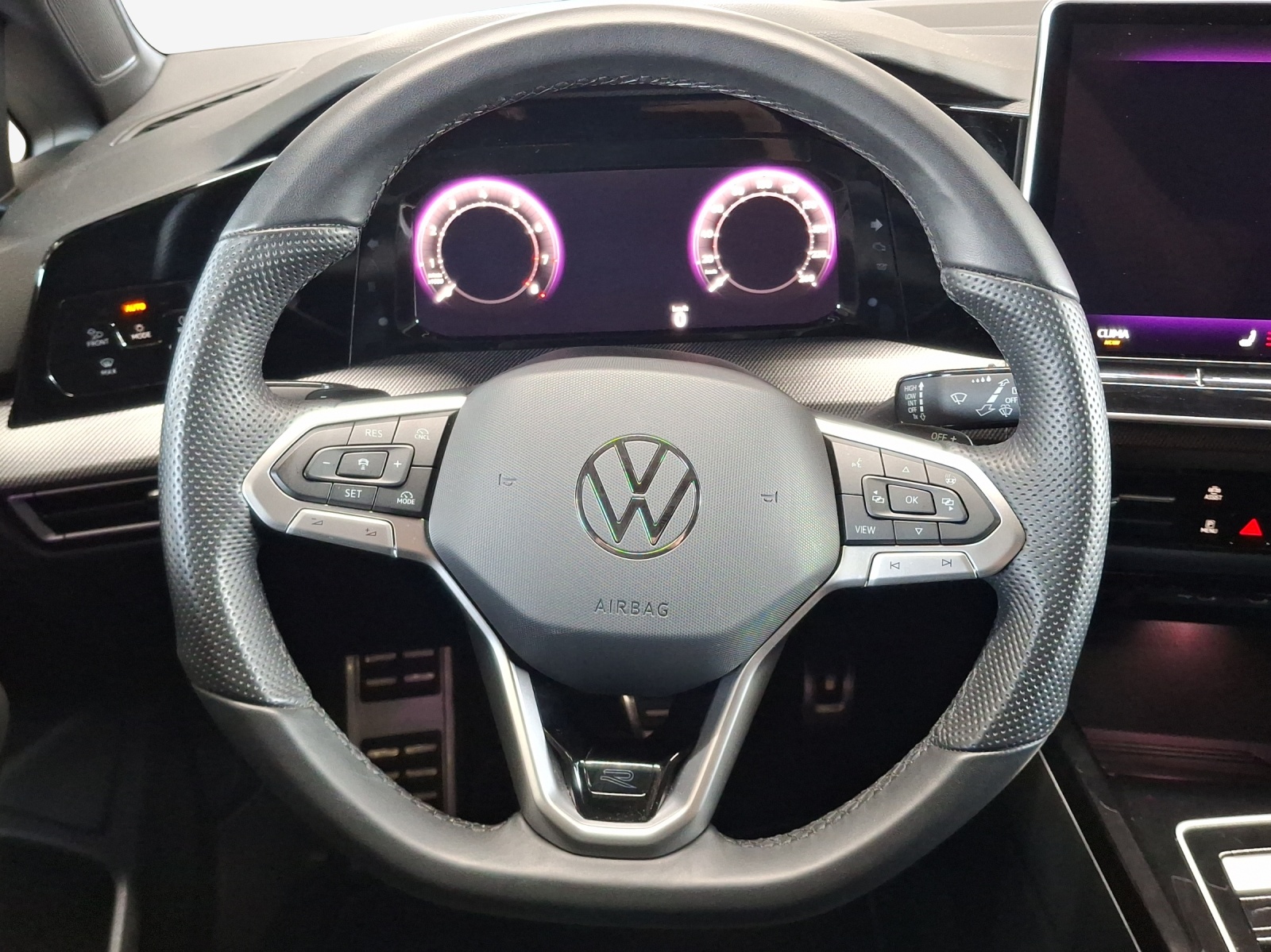 VW Golf 1.5 e TSI mHEV R-Line DSG-image-9
