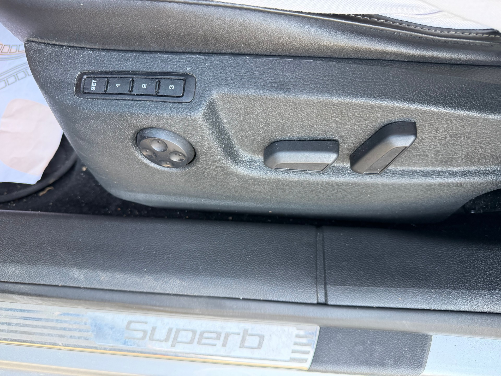 SKODA Superb 3.6 FSI Elegance 4x4 DSG-image-14