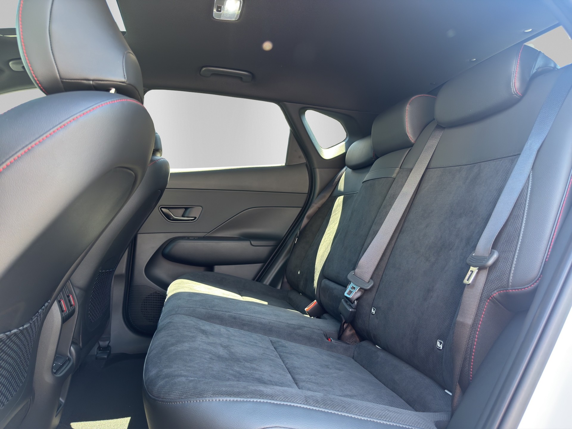 HYUNDAI Kona EV 65.4 kWh N Line-image-10