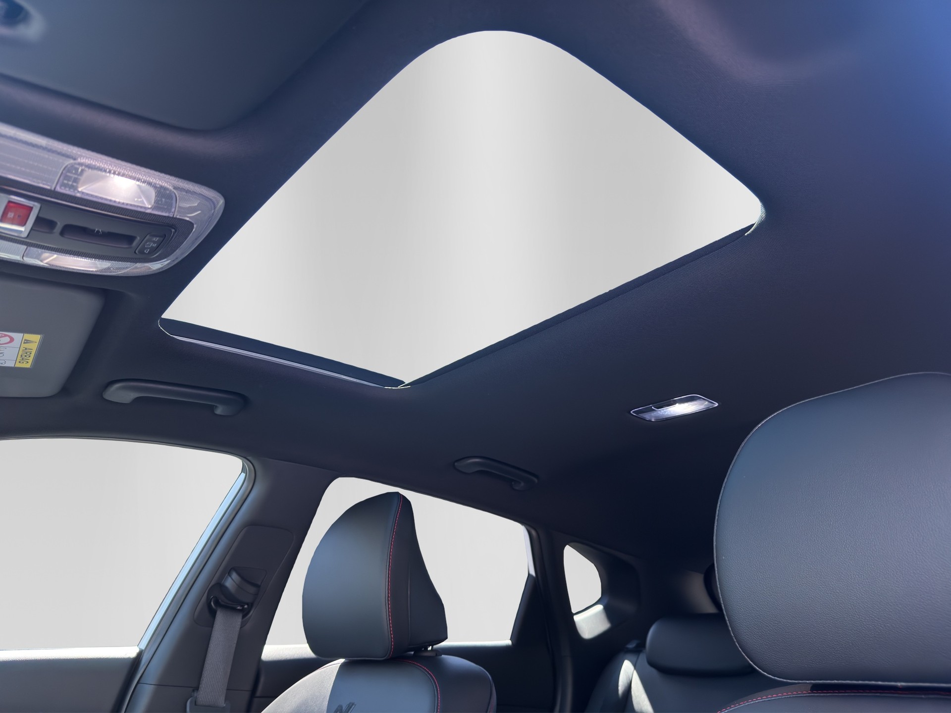 HYUNDAI Kona EV 65.4 kWh N Line-image-12
