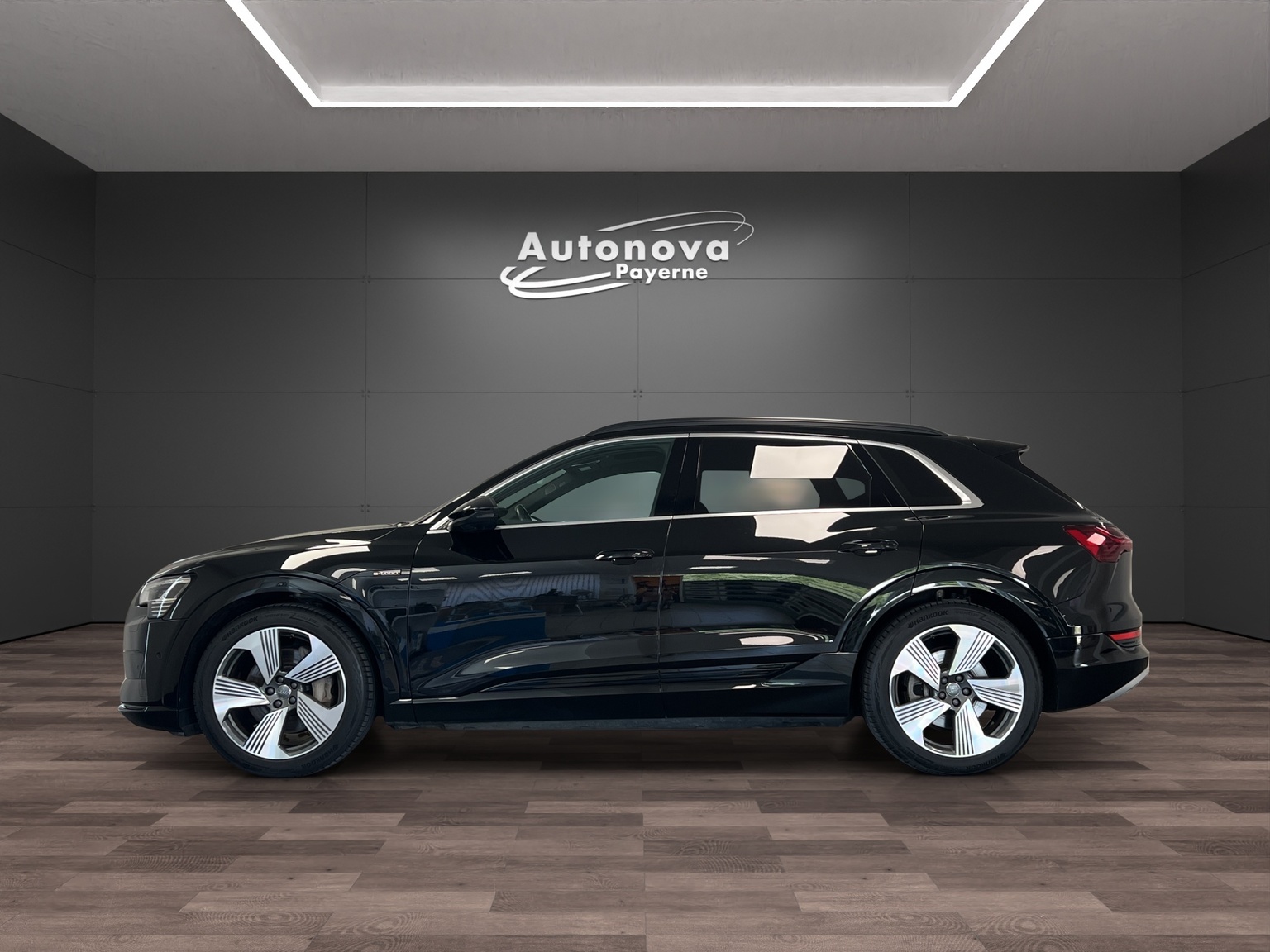 AUDI e-tron 55 Advanced quattro-image-2