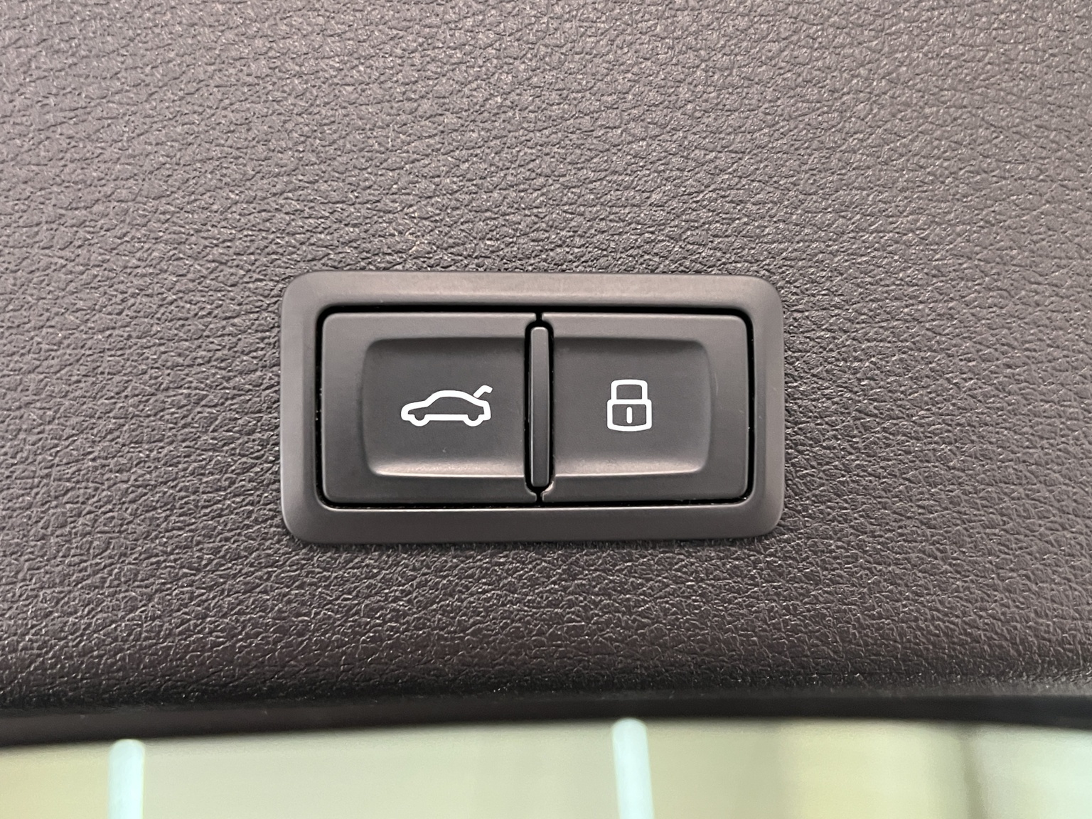 AUDI e-tron 55 Advanced quattro-image-14