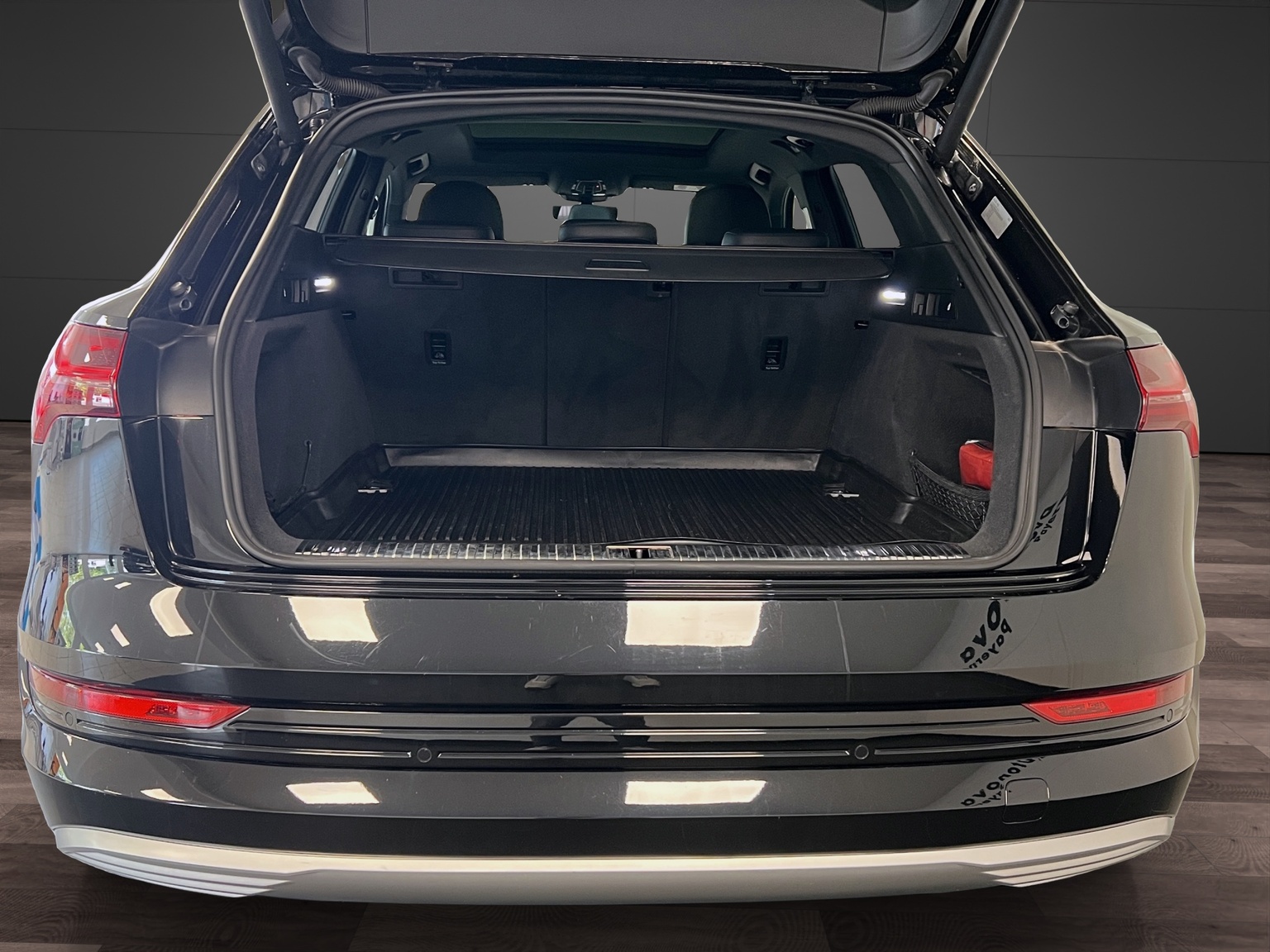 AUDI e-tron 55 Advanced quattro-image-12