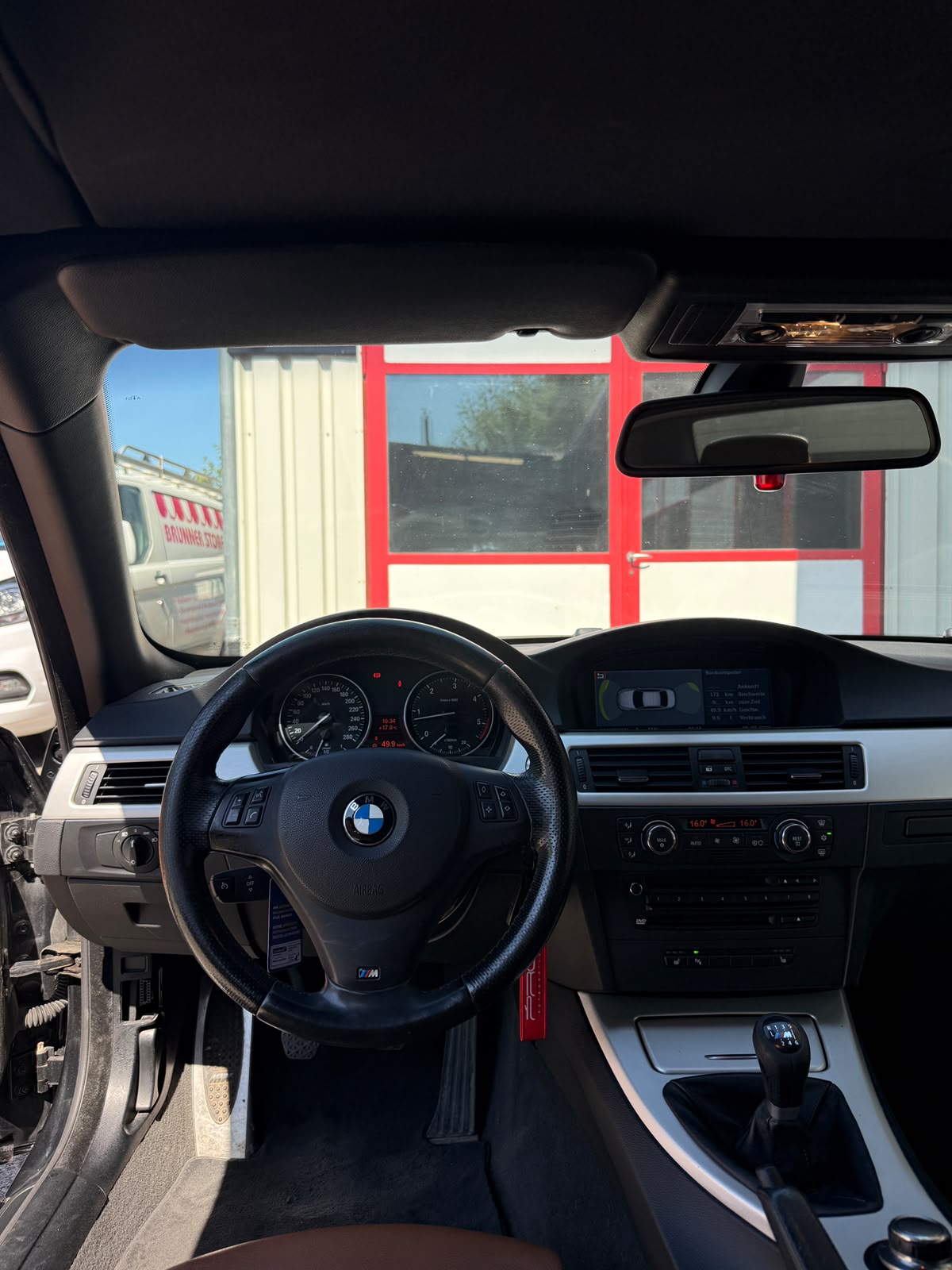 BMW 330d Cabriolet-image-9