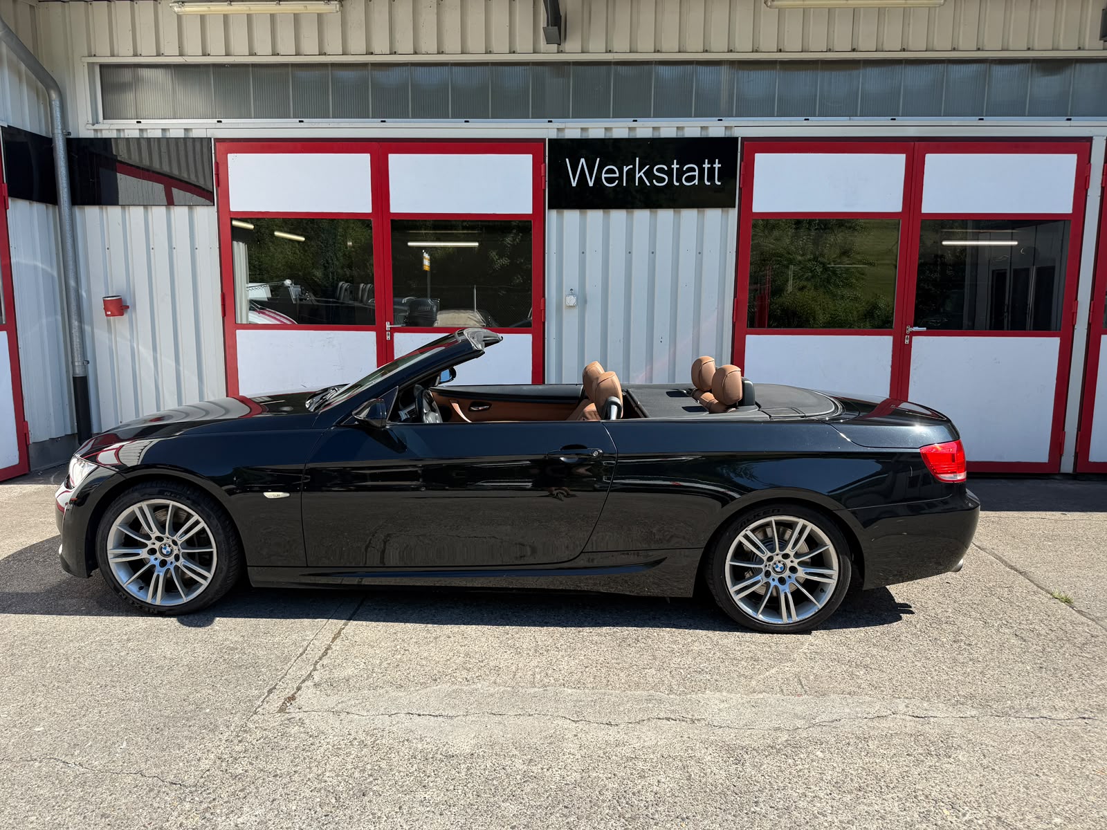 BMW 330d Cabriolet-image-4