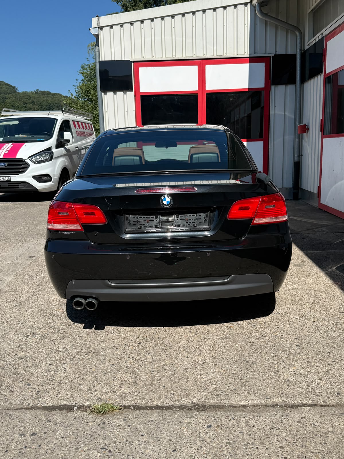 BMW 330d Cabriolet-image-5