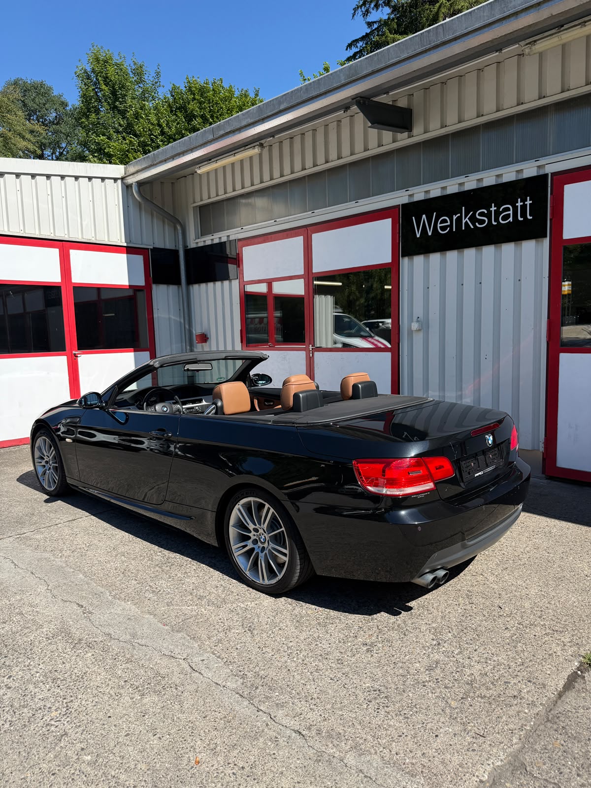 BMW 330d Cabriolet-image-1