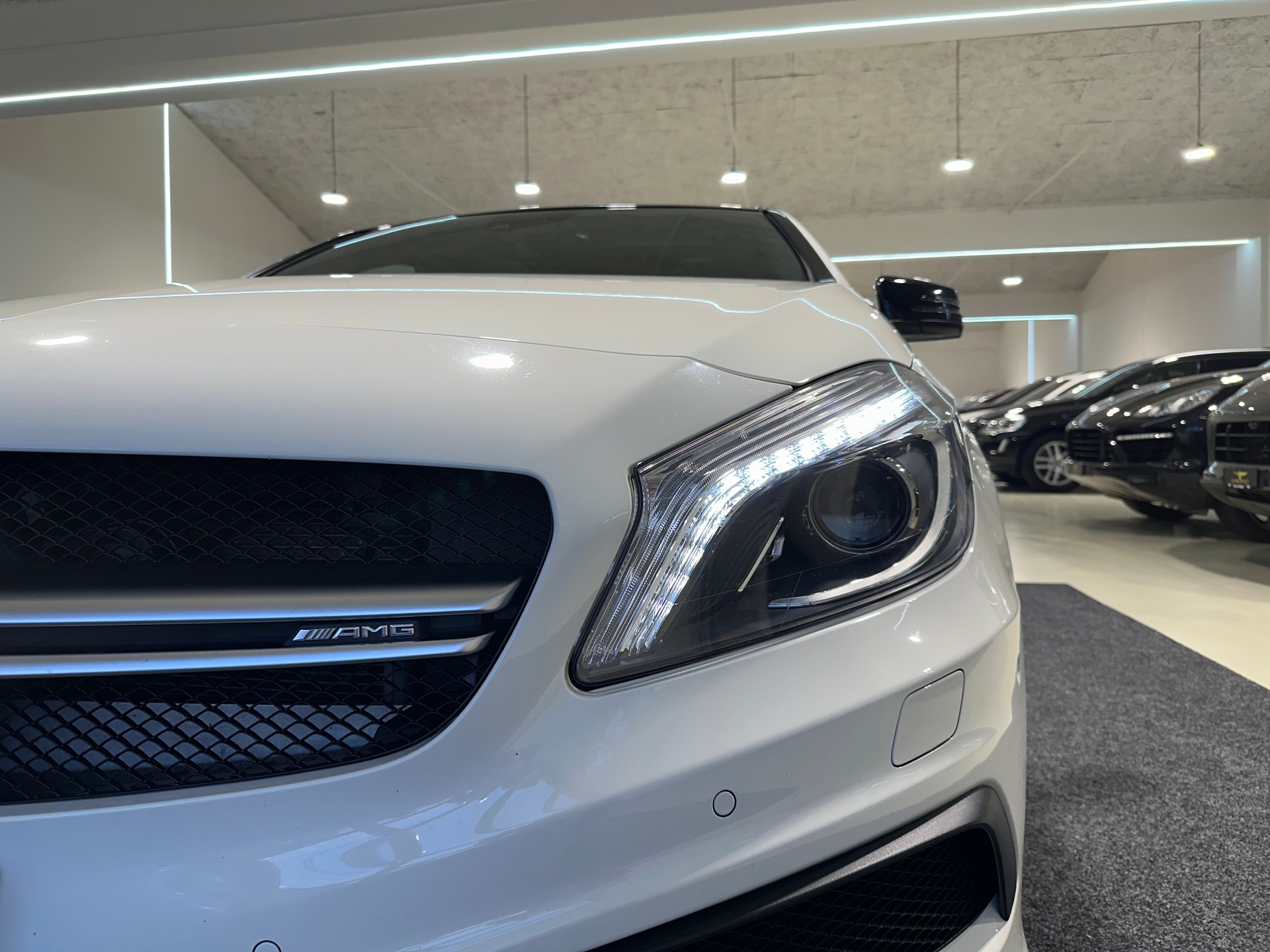 MERCEDES-BENZ A 45 AMG 4Matic Speedshift 7G-DCT-showroom-element-3