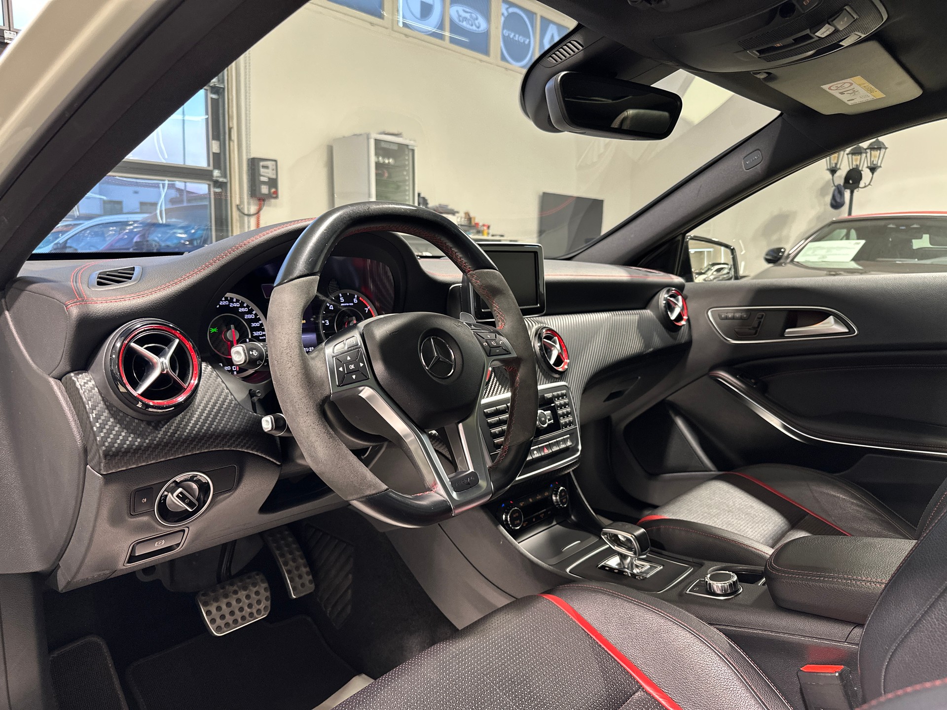 MERCEDES-BENZ A 45 AMG 4Matic Speedshift 7G-DCT-showroom-element-1