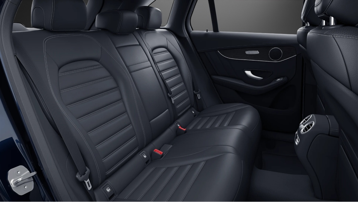 MERCEDES-BENZ GLC 300 e AMG Line 4Matic 9G-Tronic-image-6