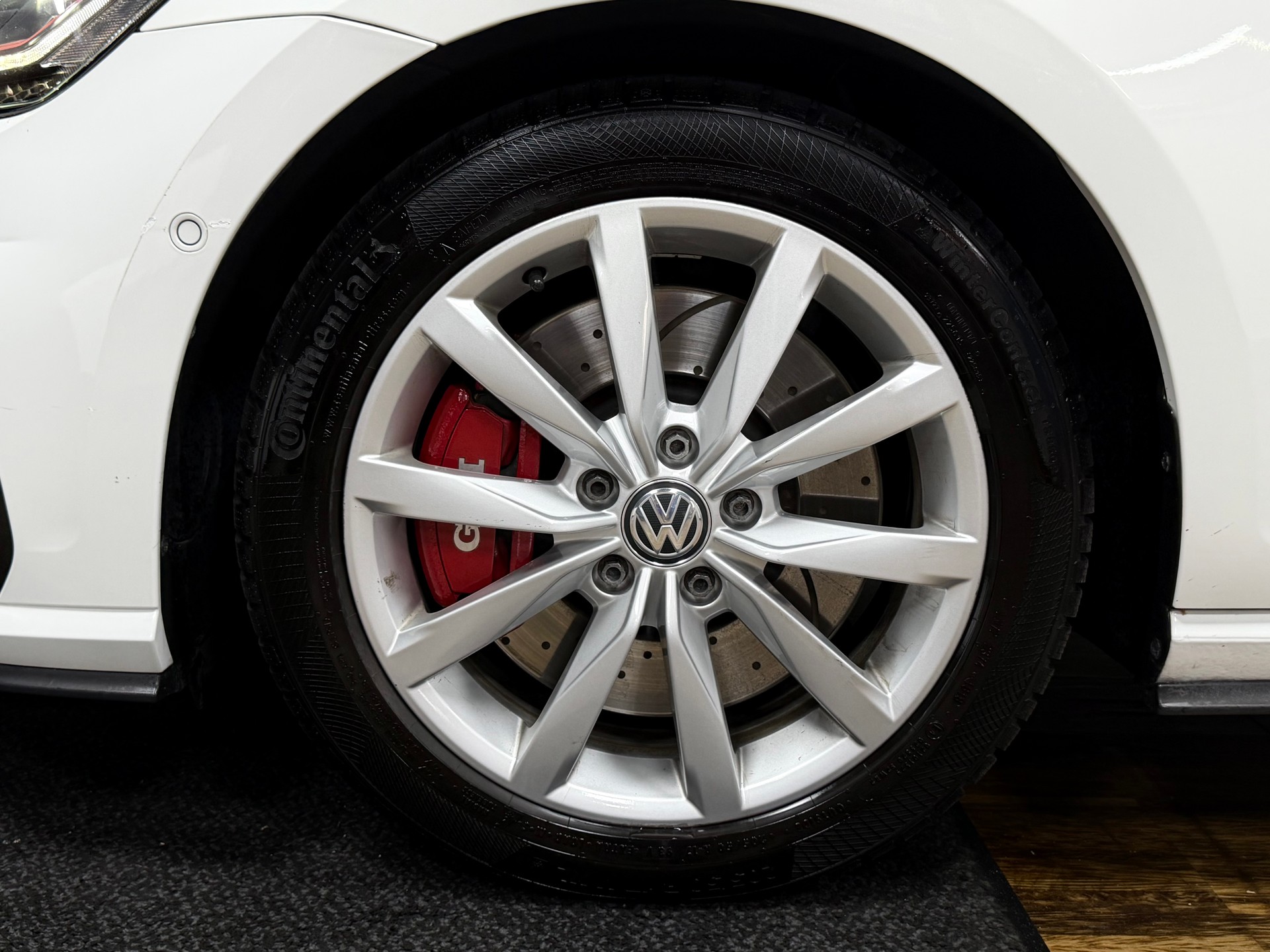 VW Golf 2.0 TSI GTI Performance DSG-image-30