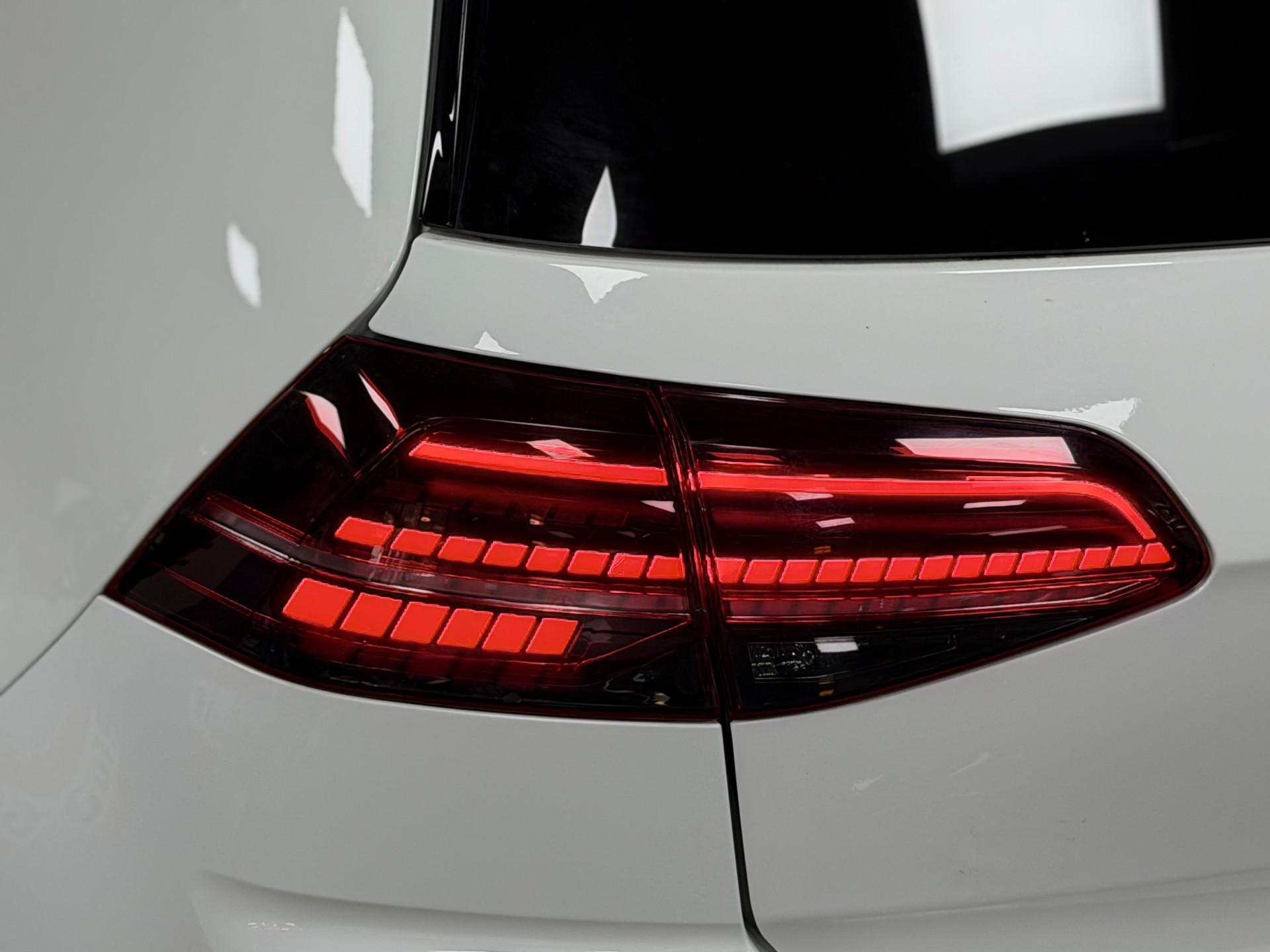 VW Golf 2.0 TSI GTI Performance DSG-image-8
