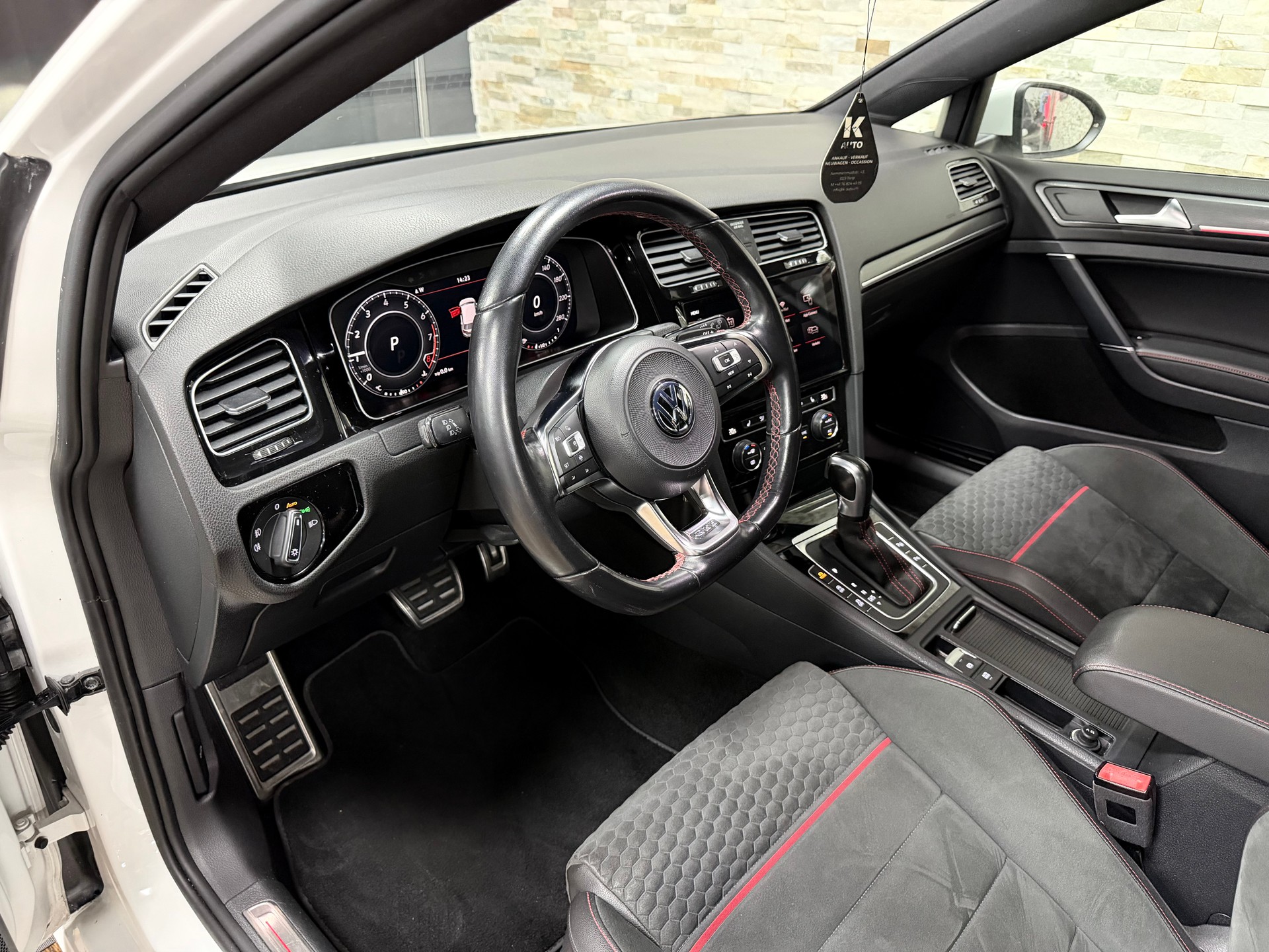 VW Golf 2.0 TSI GTI Performance DSG-image-12